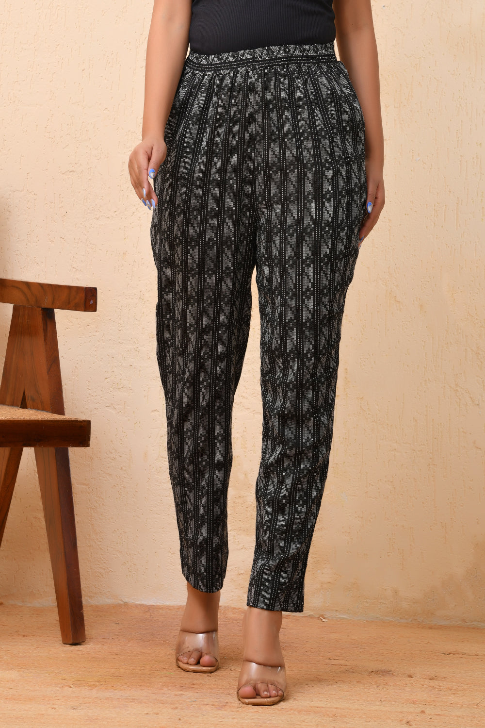 Vaasva Women Dobby Straight Pants 