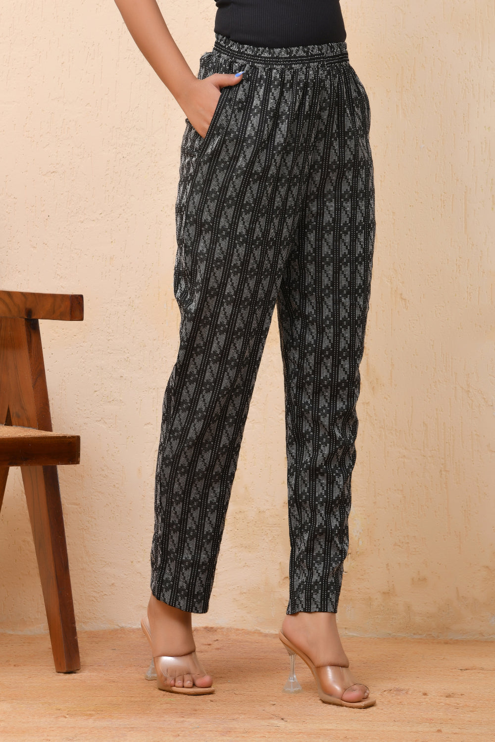 Vaasva Women Dobby Straight Pants 