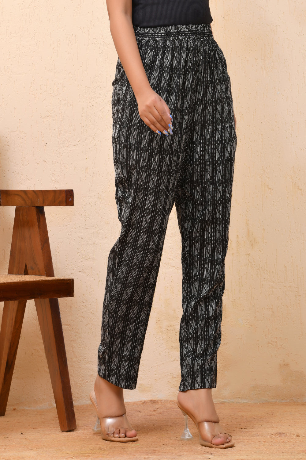 Vaasva Women Dobby Straight Pants 