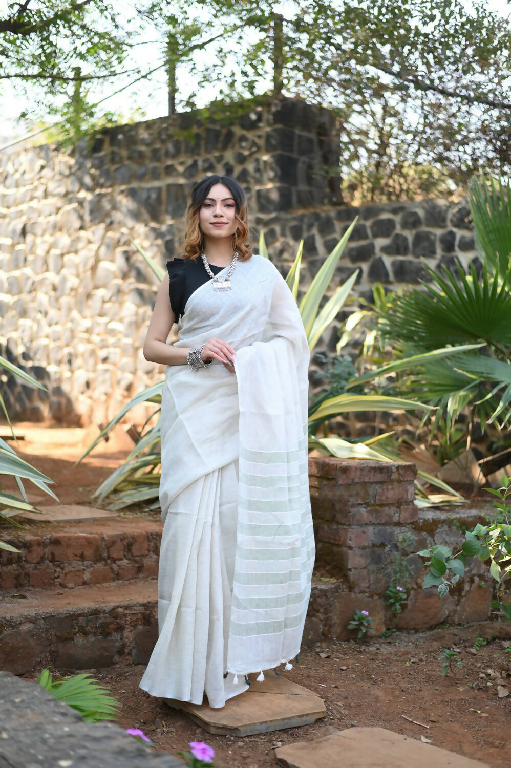 Very Much Indian Pure Linen Saree With Sleek Border And Exclusive Design - Grey - Grab2buy