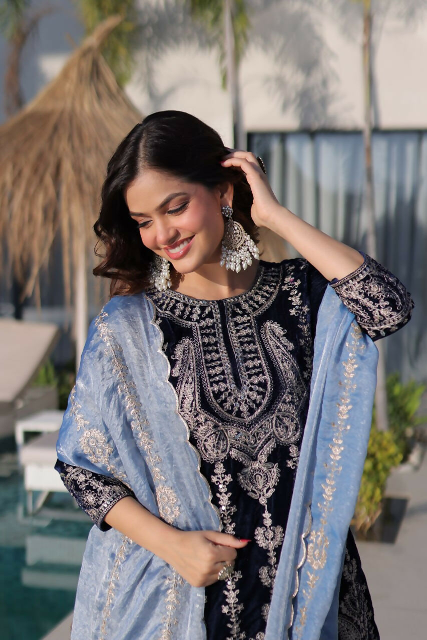 Teeya Creation Womens New Fancy Velvet With Rich Zari Embroidered Work Kurta Set