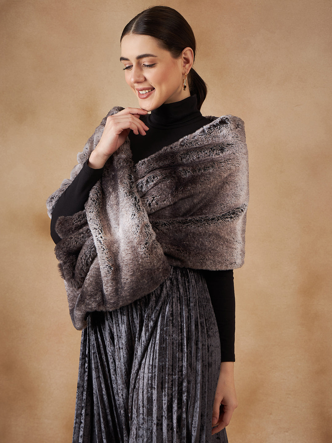 InWeave Women's Dark Grey Duble Shade Long Faux Fur Cape 