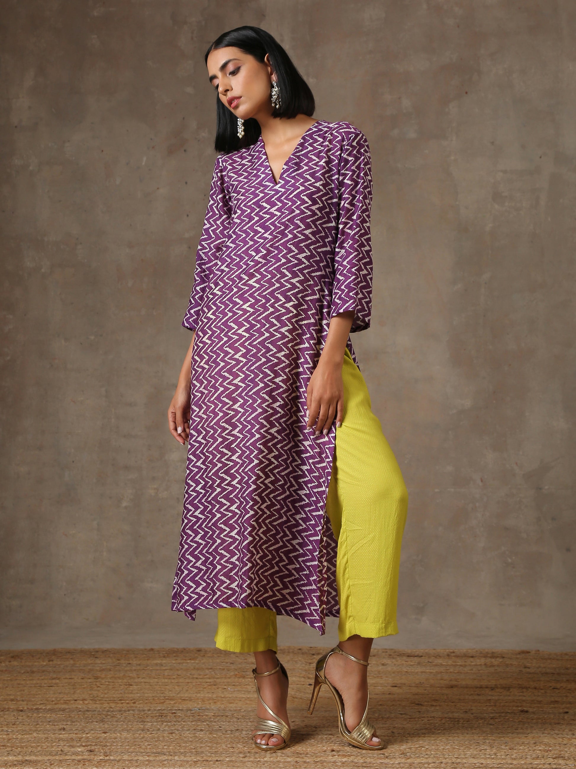 trueBrowns Purple White Lehariya Printed Silk kurta Pant Set 