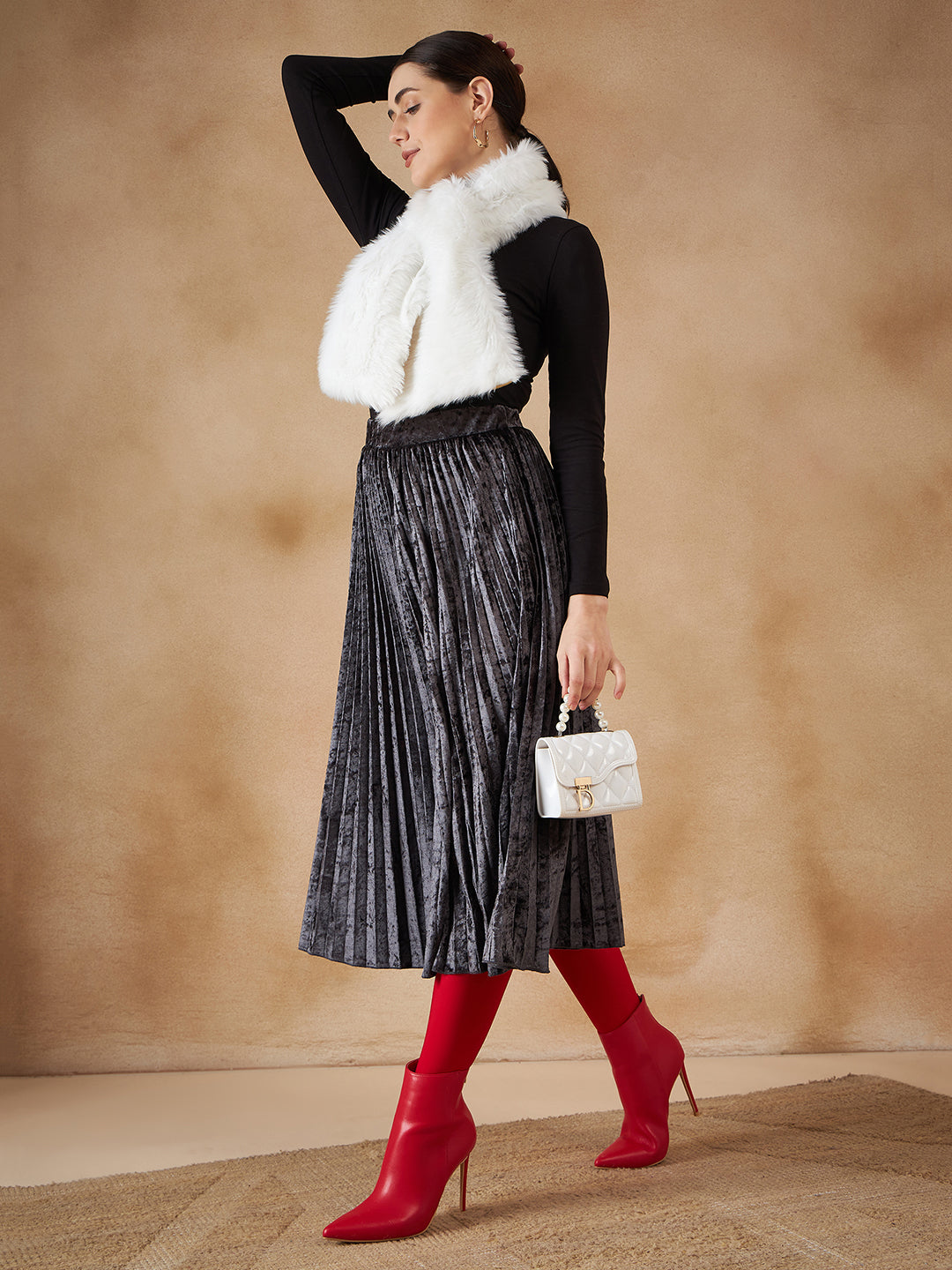 InWeave Women's Pure White Faux Fur Neck Warmer 