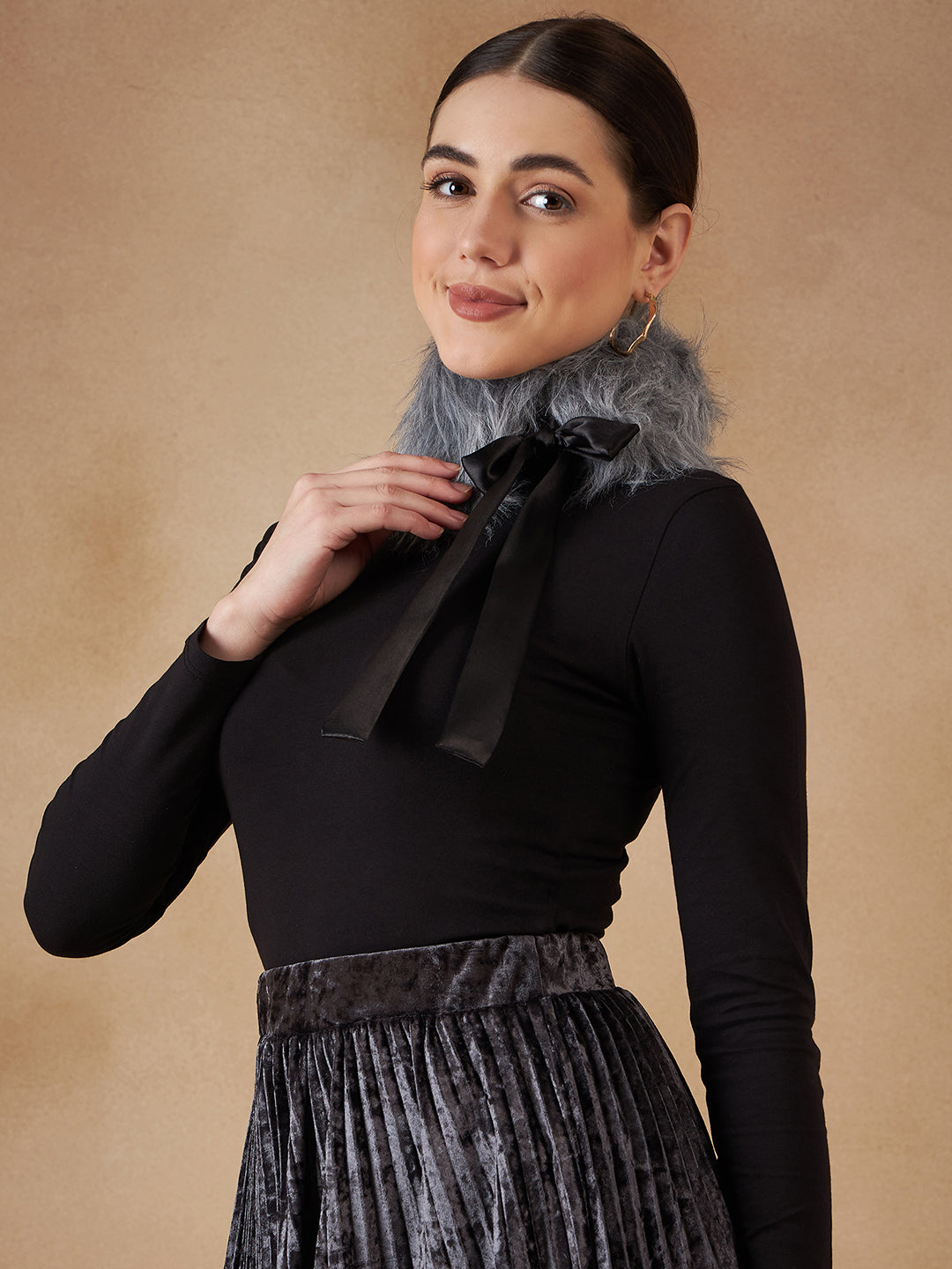 InWeave Women's Light Grey Fur Neckpiece 