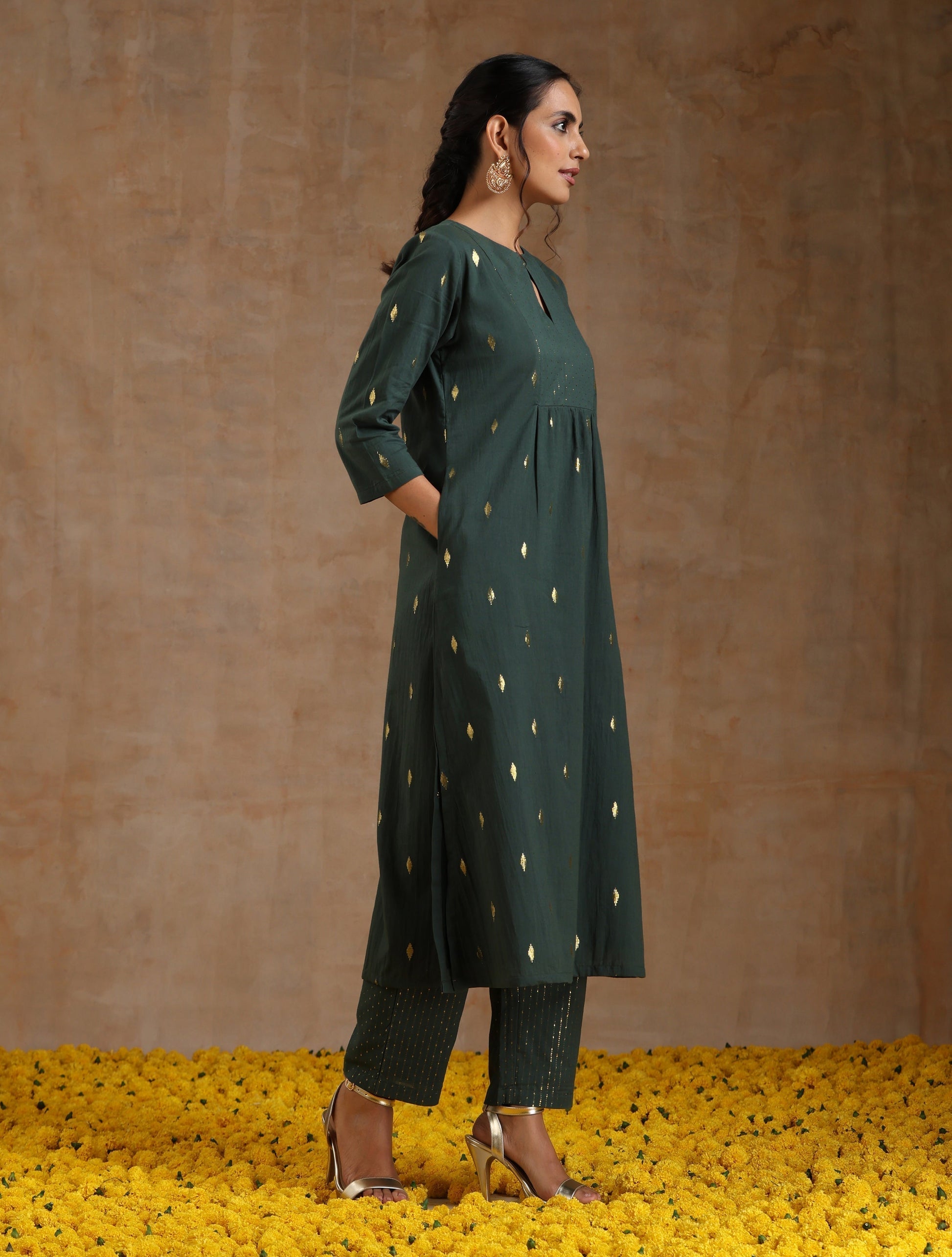 trueBrowns Dark Green Gold Cotton Yoke Kurta Set 