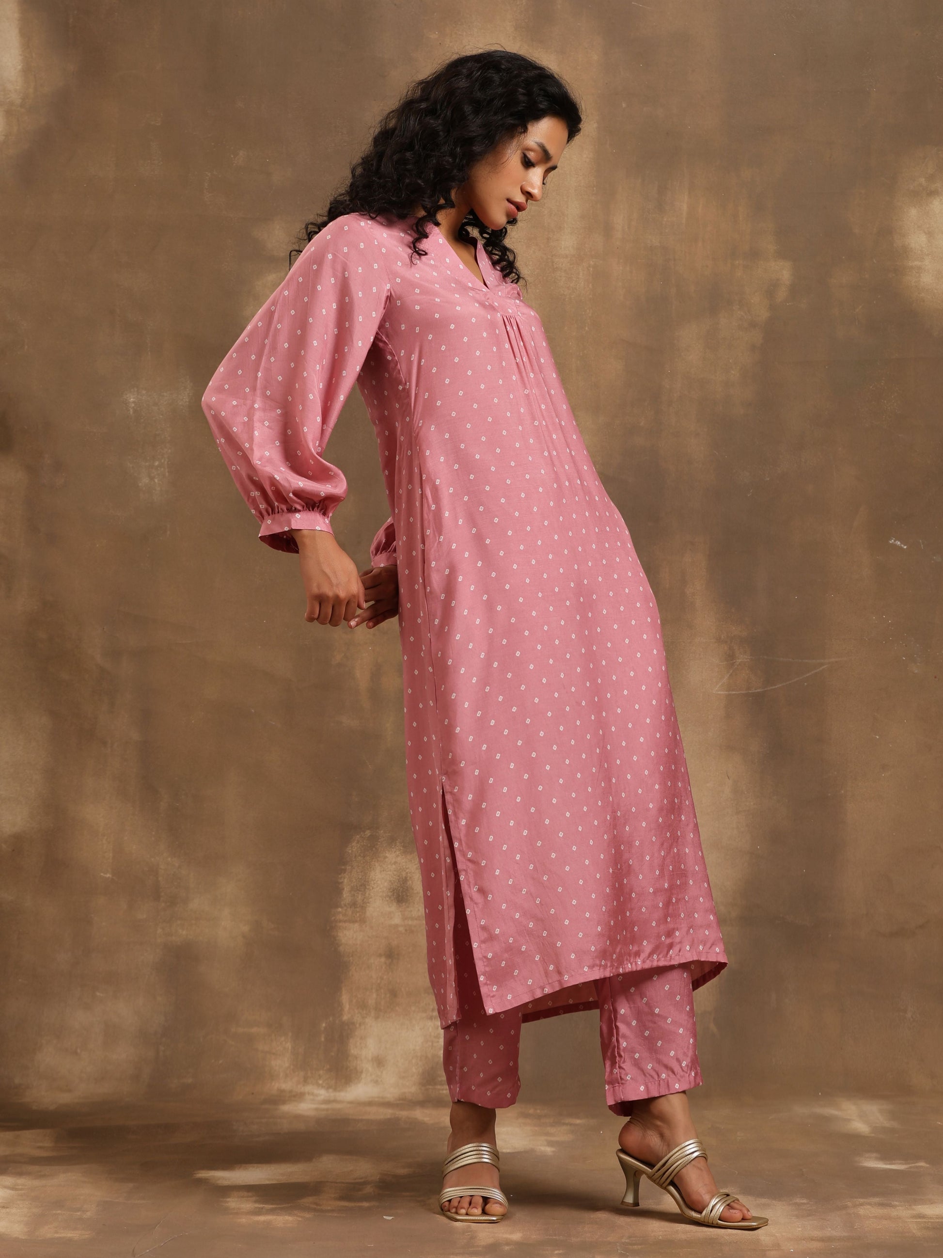 trueBrowns Light Mauve Bandhani Printed Silk Kurta Pant Set 