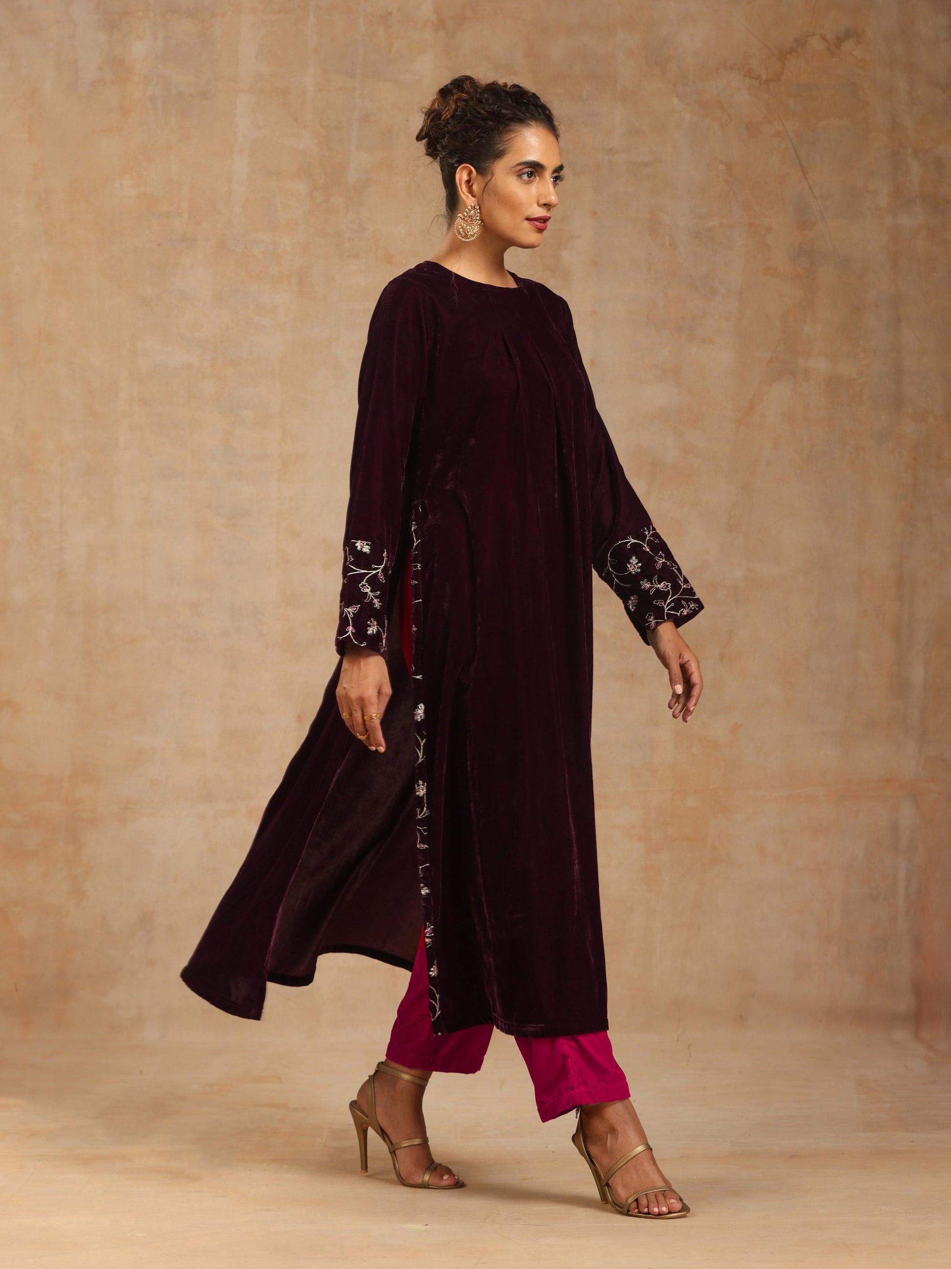 trueBrowns Wine Velvet Embroidered Kurta 