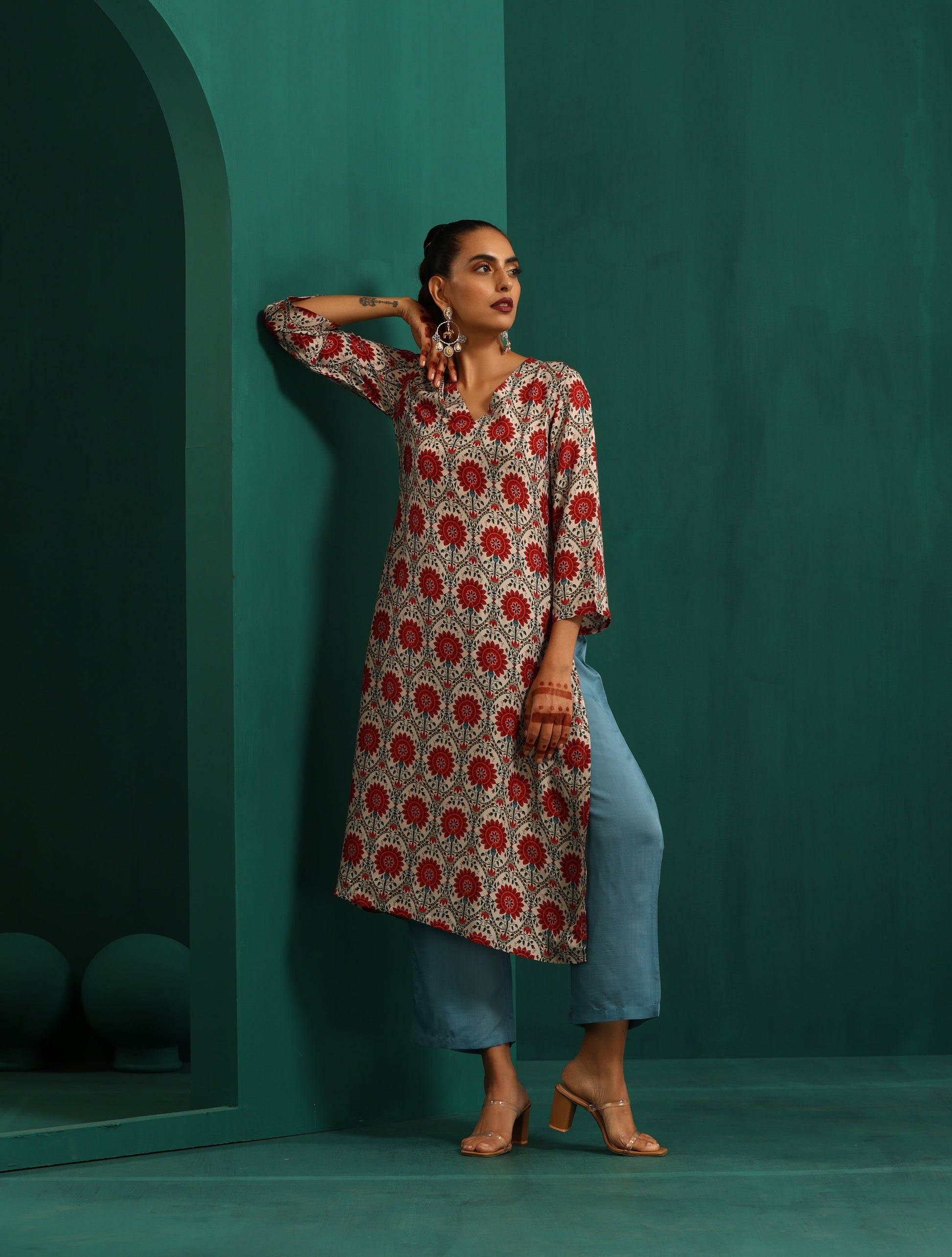 trueBrowns Ivory Red Circle Floral Muslin Silk Printed V-Neck Kurta Pant Set 