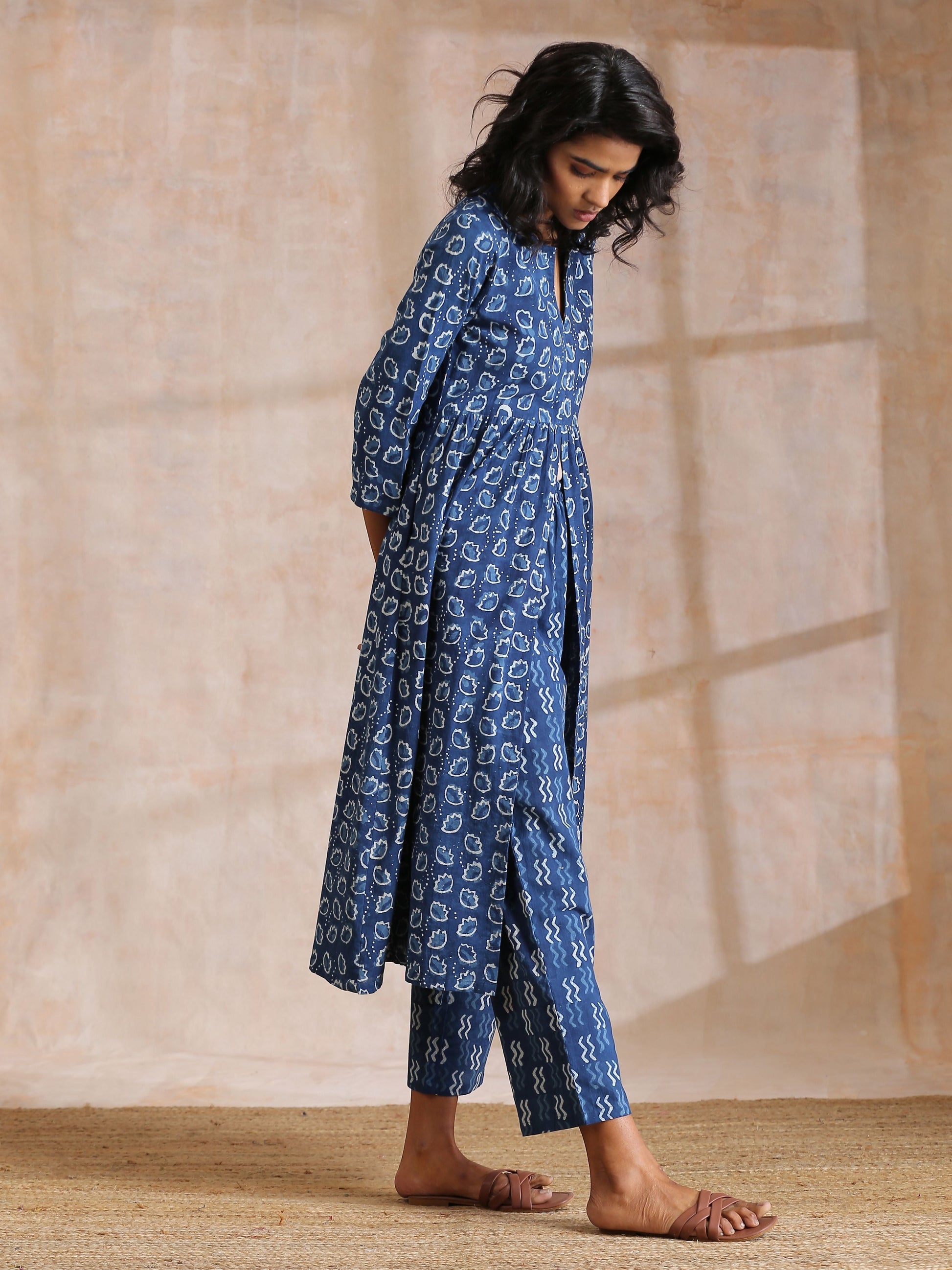 trueBrowns Indigo Dabu Floral Print Cotton Kurta Pant Set 