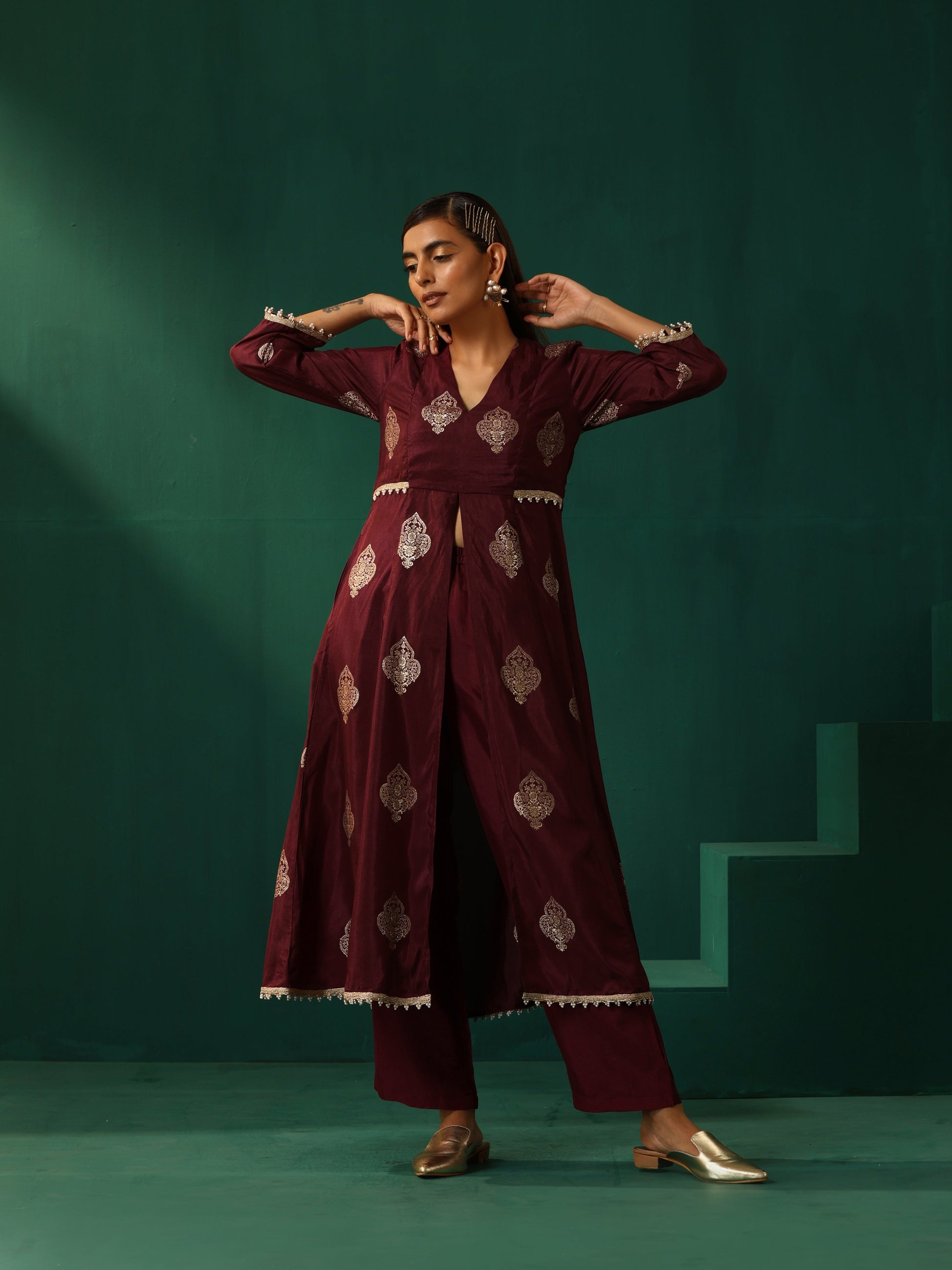 trueBrowns Wine Geometric Viscose Silk V-Neck Front Slit Kurta Pant Set 