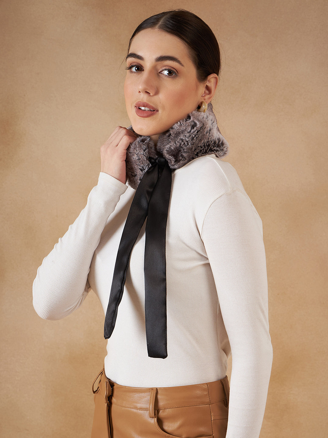 InWeave Women's Dark Grey Duble Shade Fur Neckpiece 