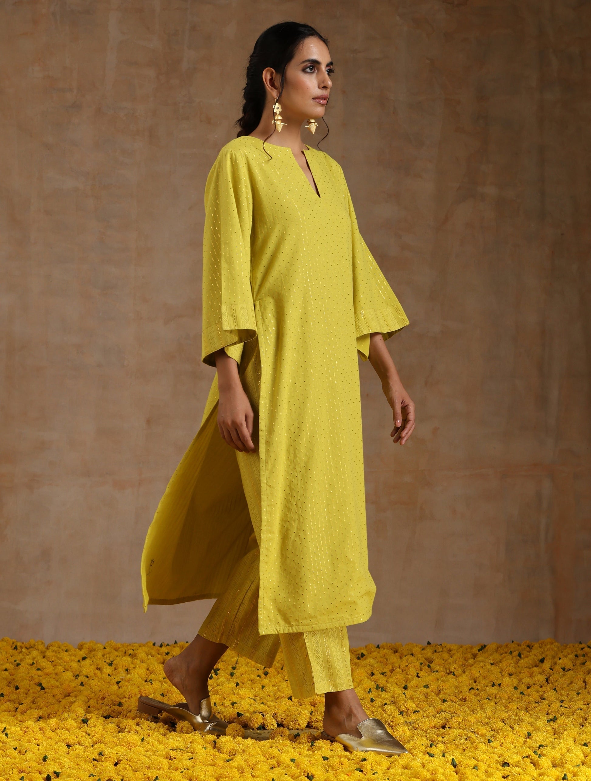trueBrowns Lime Gold Cotton Relax High Slit Kurta Set 