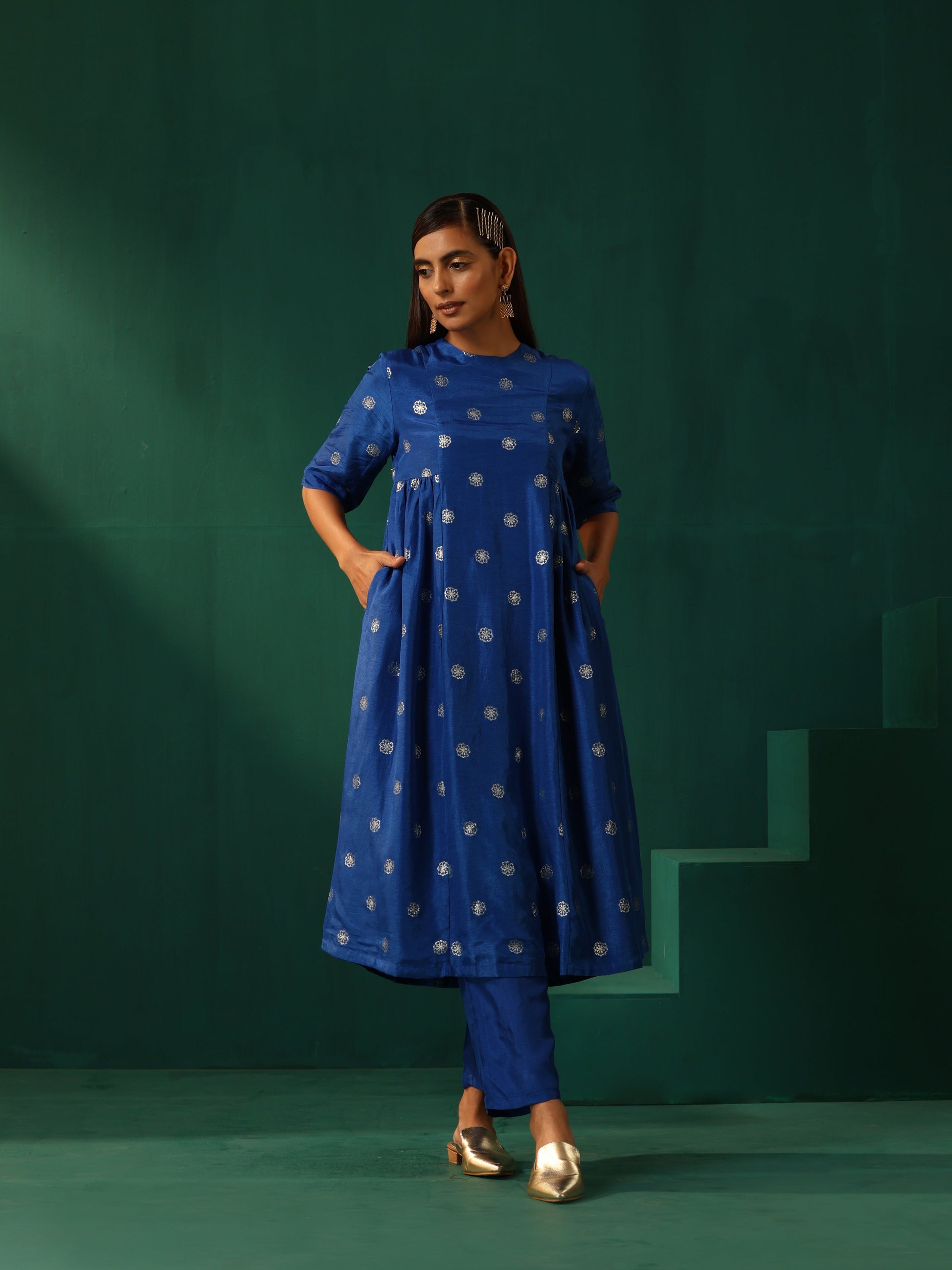 trueBrowns Royal Blue Geometric Floral Viscose Silk Side Gathered Kurta Pant Set 