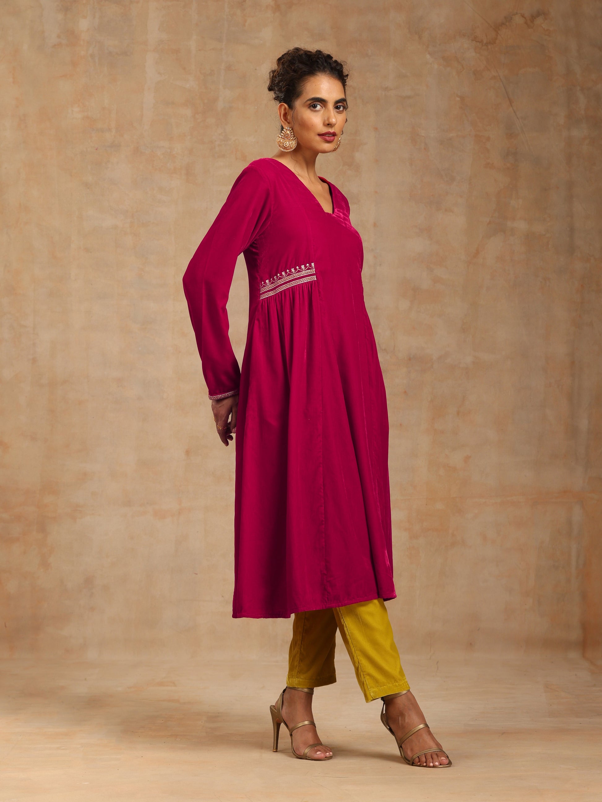 trueBrowns Rani Pink Velvet Embroidered Kurta 