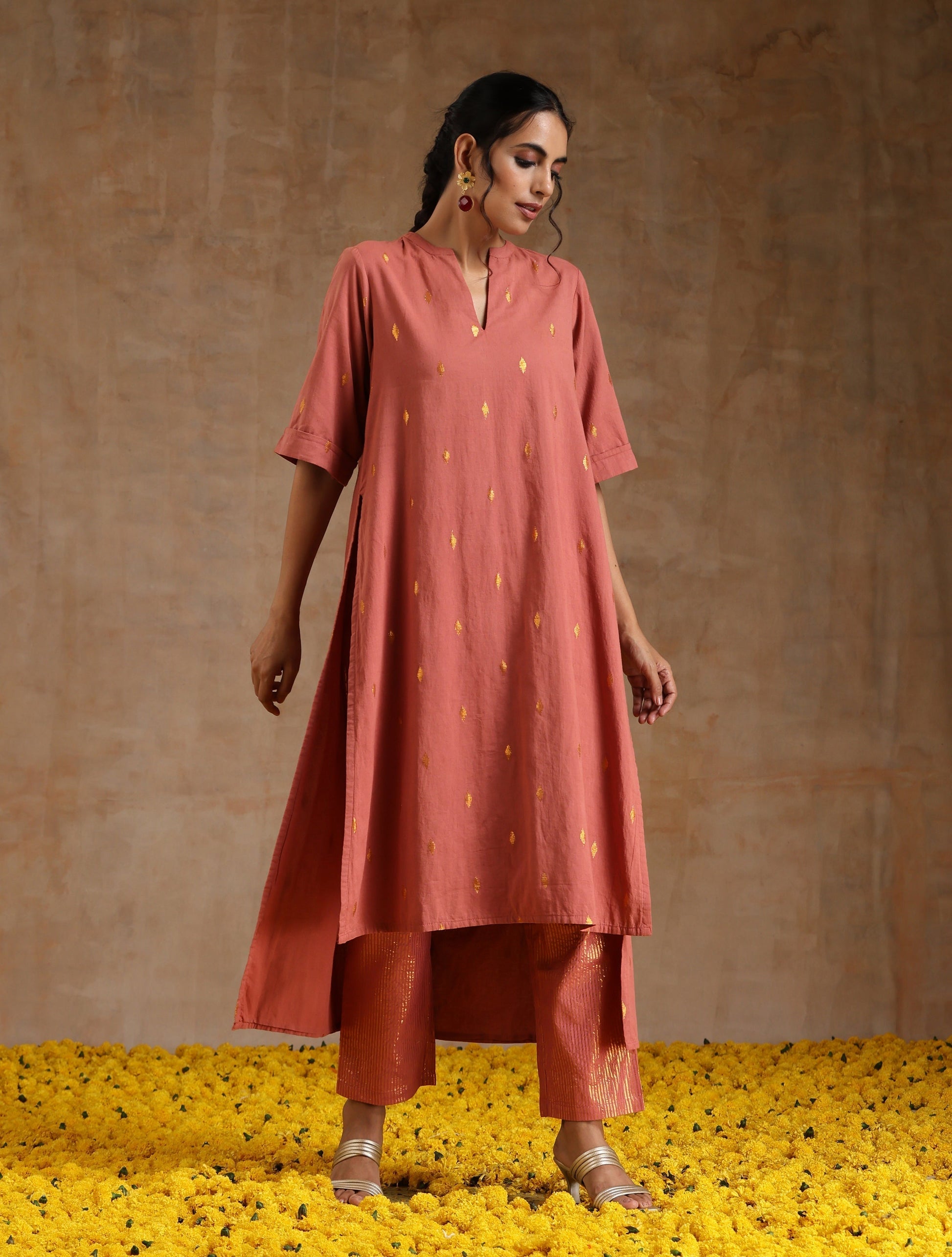 trueBrowns Blush Gold Cotton Relaxed High-Low Kurta Set 