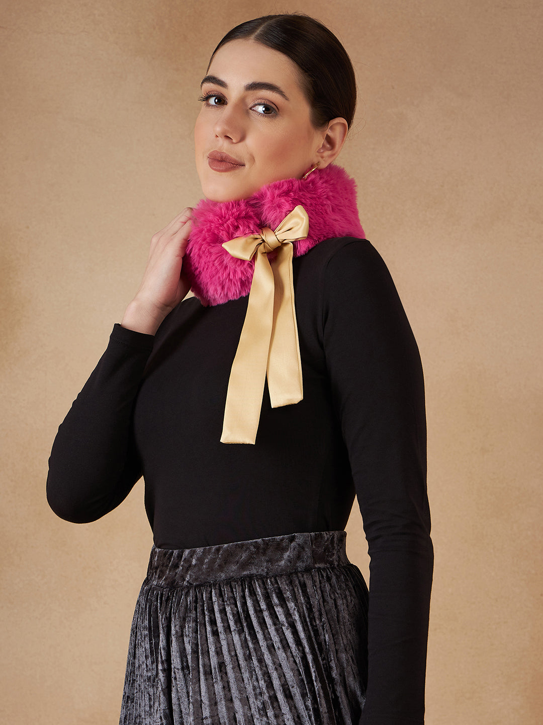 InWeave Women's Light Pink Fur Neckpiece 