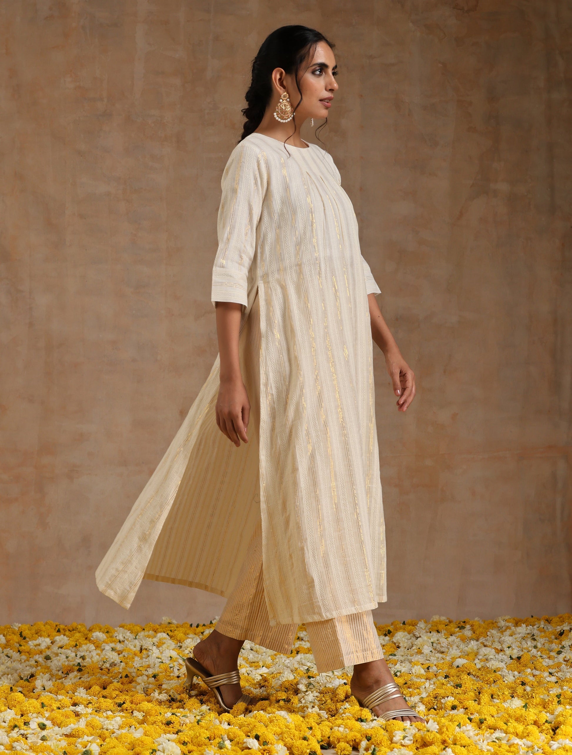 trueBrowns Ivory Gold Cotton Neck Pleat Kurta Set 