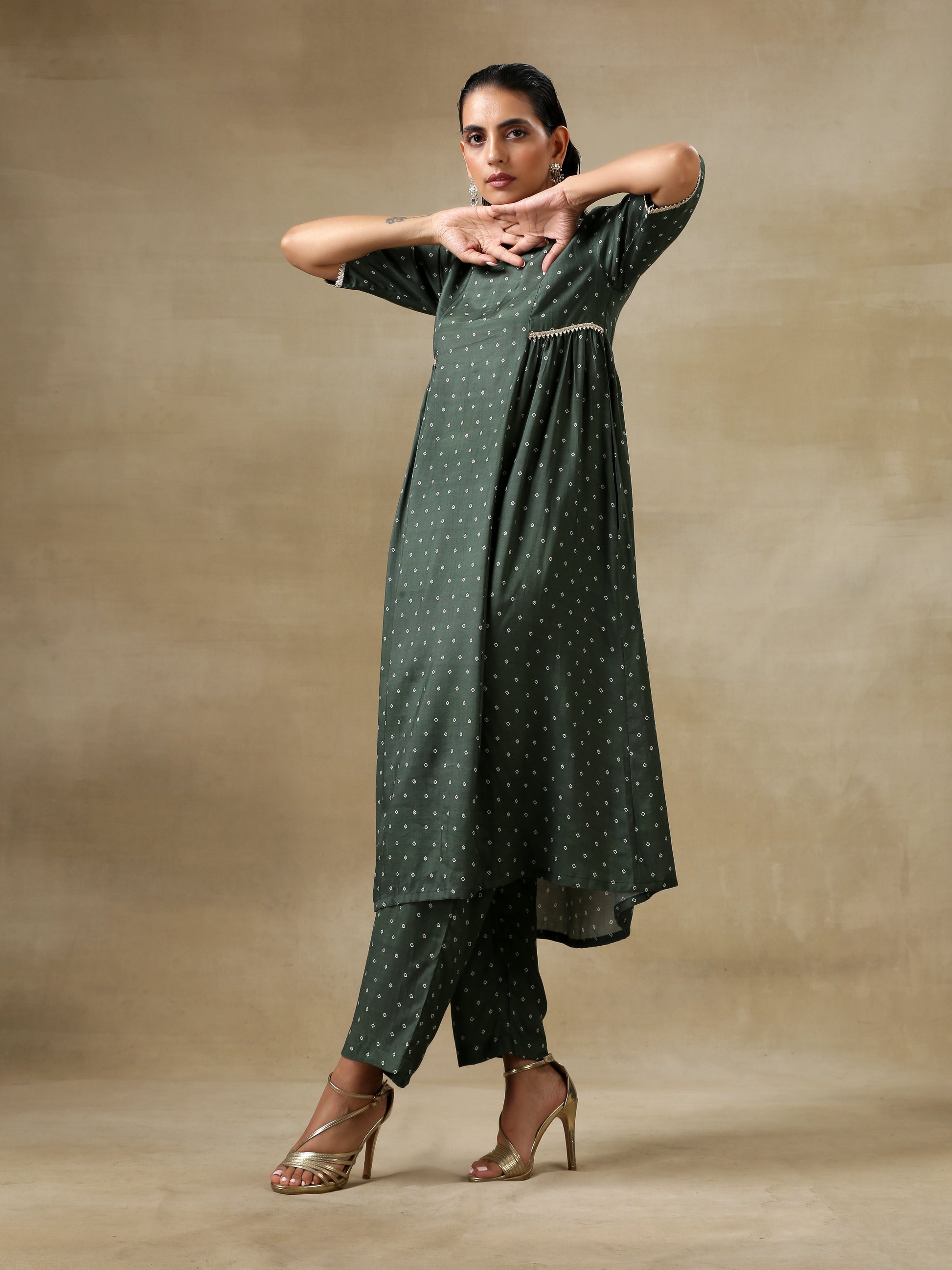 trueBrowns Dark Green Bandhani Printed Silk Side Gathered Kurta Pant Set 
