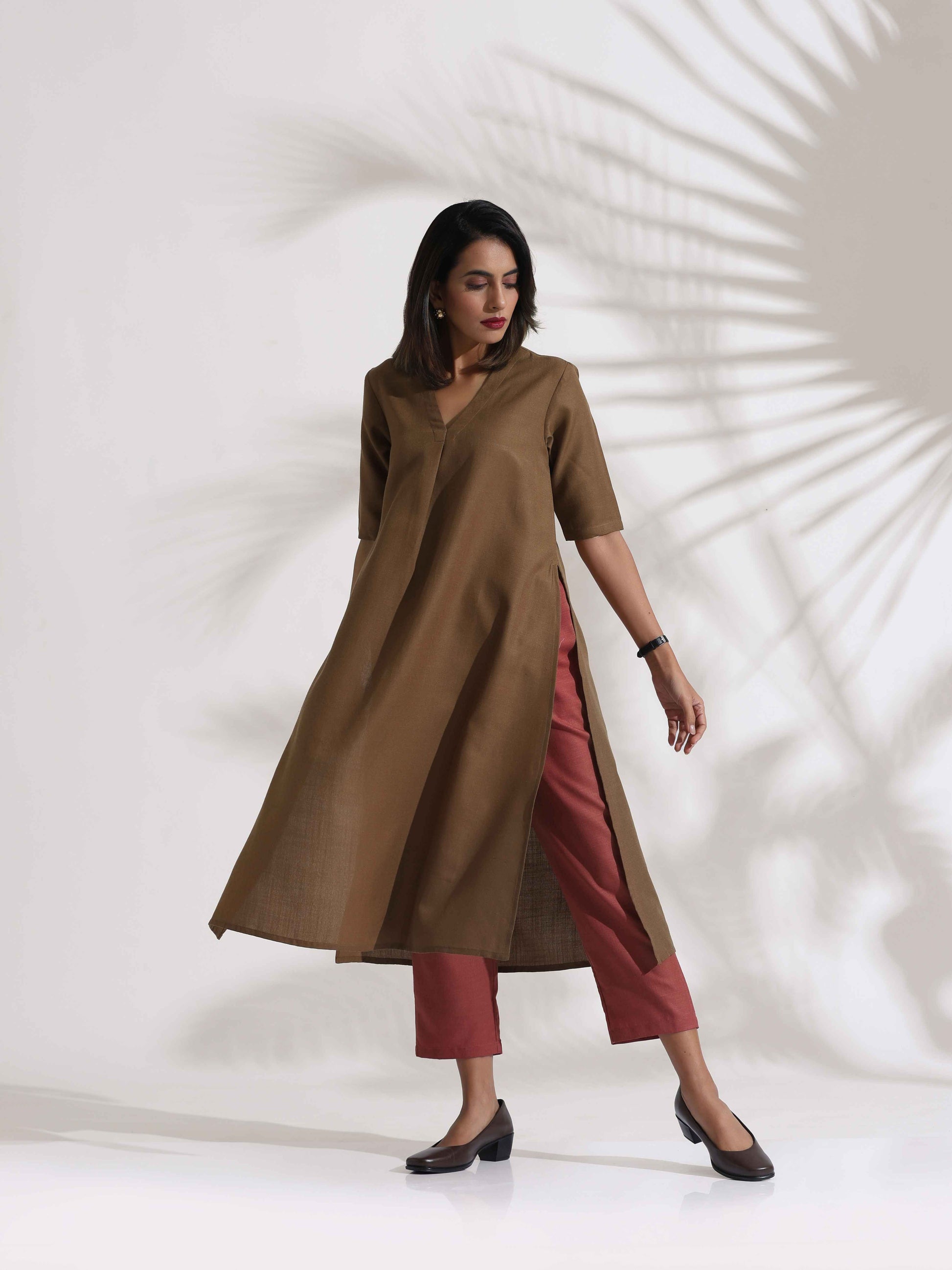 trueBrowns Brown Slub Highslit Kurta Set 