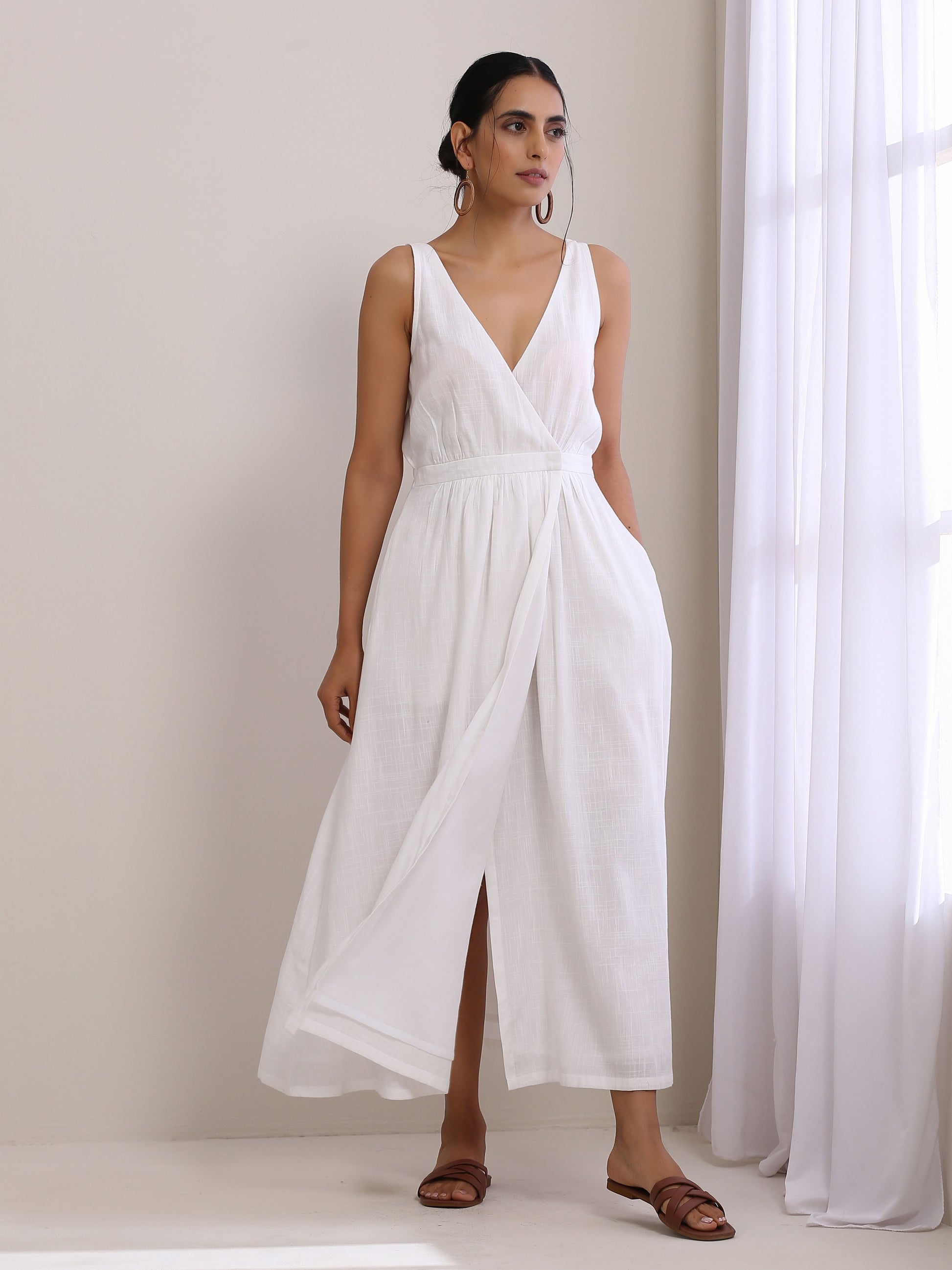 trueBrowns White Slub Texture Sleeveless Wrap Dress 