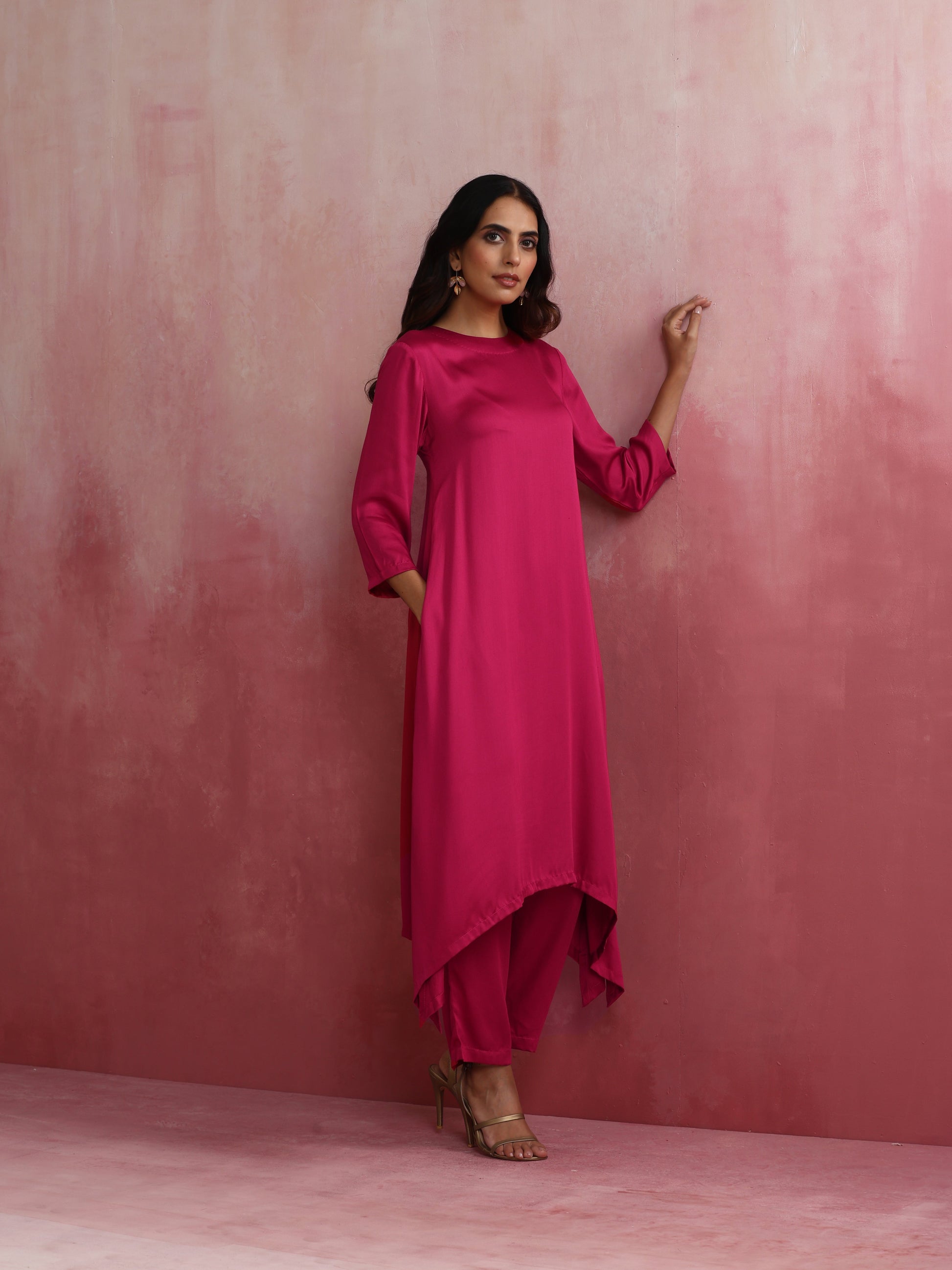 trueBrowns Magenta Highlow Modal Kurta Set 