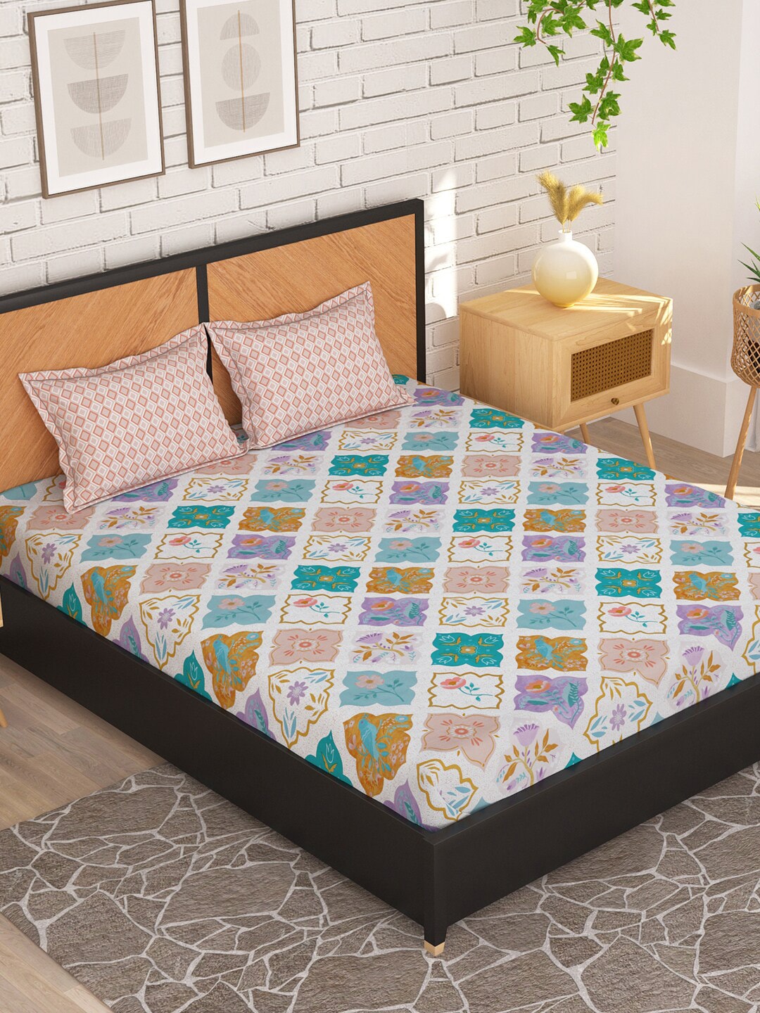 Story@home White & Peach-Coloured 180 TC Queen Bedsheet With 2 Pillow Covers 