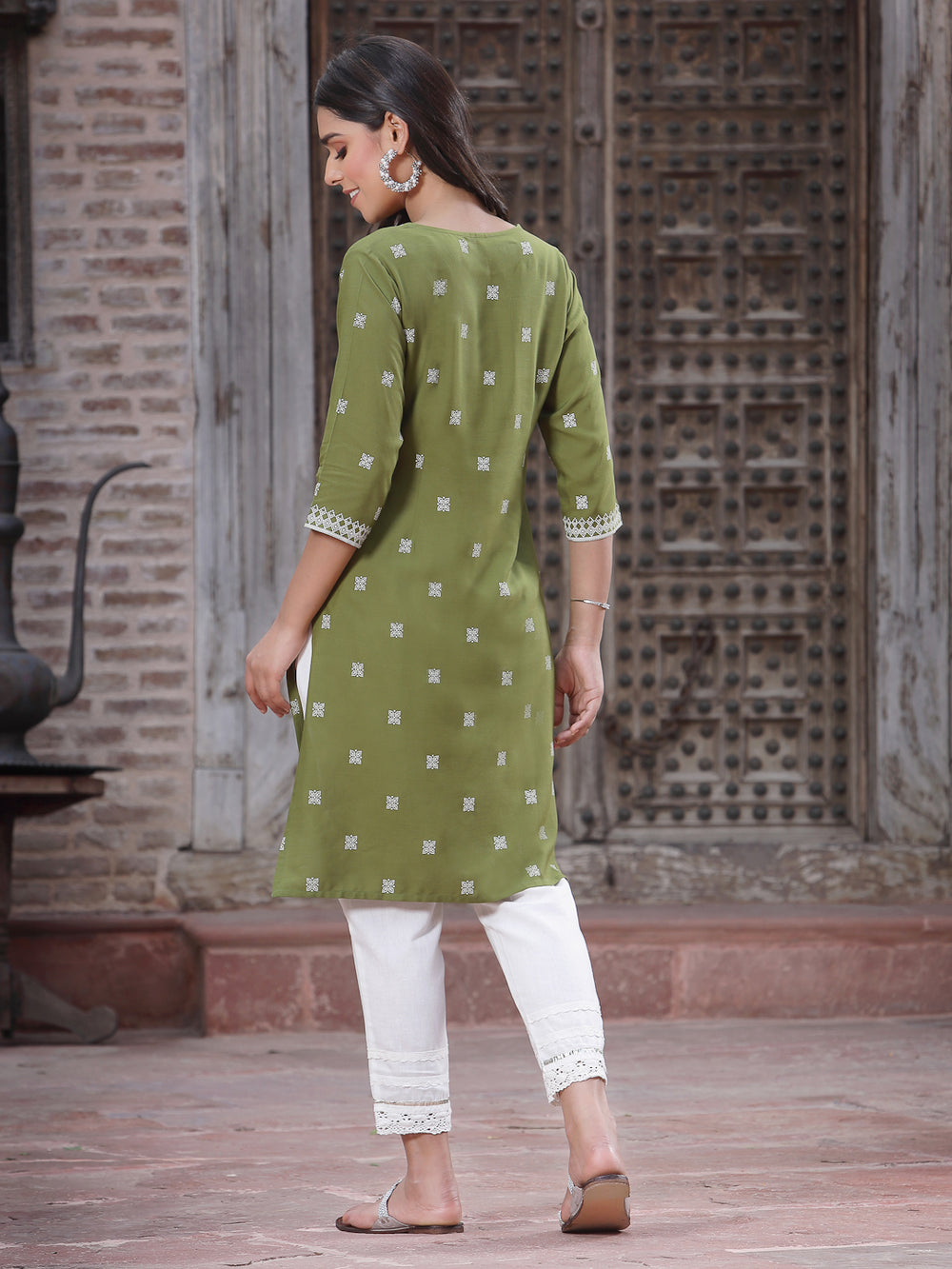 Juniper Women's Green Rayon Placement Print Straight Kurta