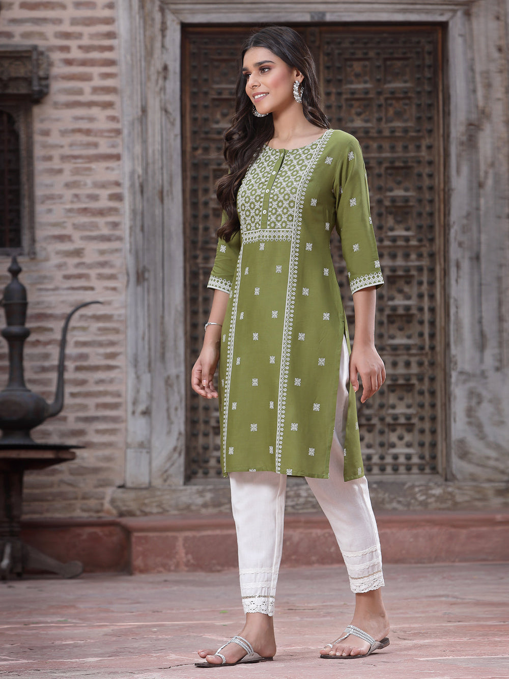 Juniper Women's Green Rayon Placement Print Straight Kurta