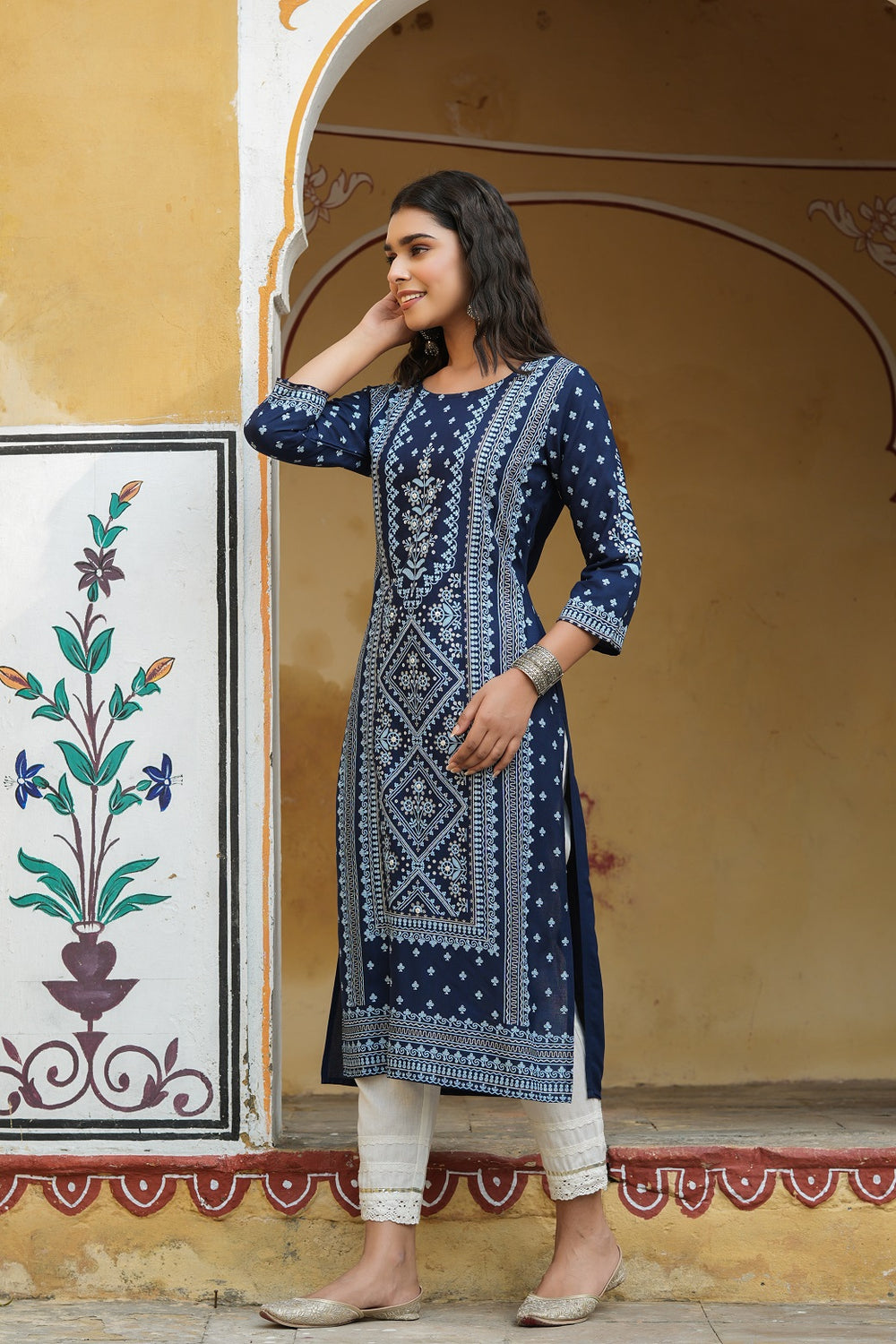 Juniper Women's Indigo Rayon Staple Straight Placement Print Kurta