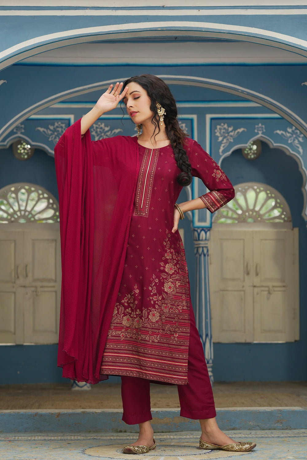 Juniper Maroon Shantoon Festive Printed Straight Skd For Women