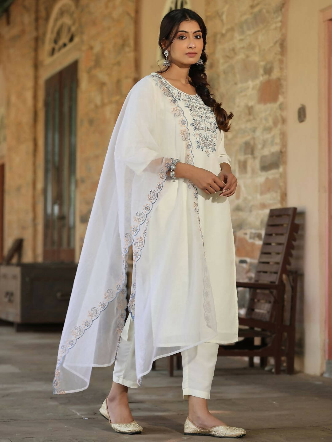 Juniper Women's White Chinnon Solid Embroidered Kurta Set