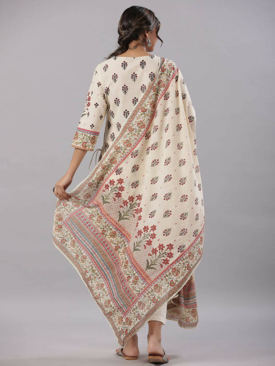 Juniper Women's Beige Cambric Floral Placement Printed Straight Fit Kurta Sets