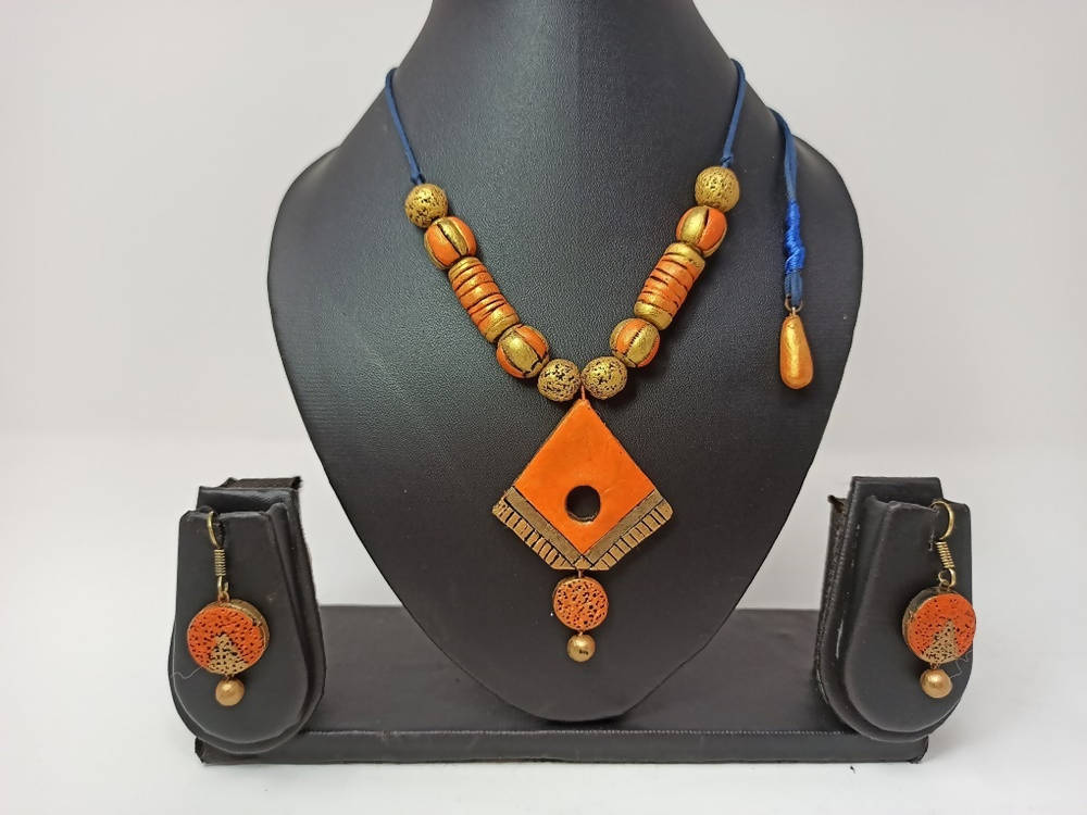 Terracotta Diamond Pendant Mini Necklace Set With Hangings