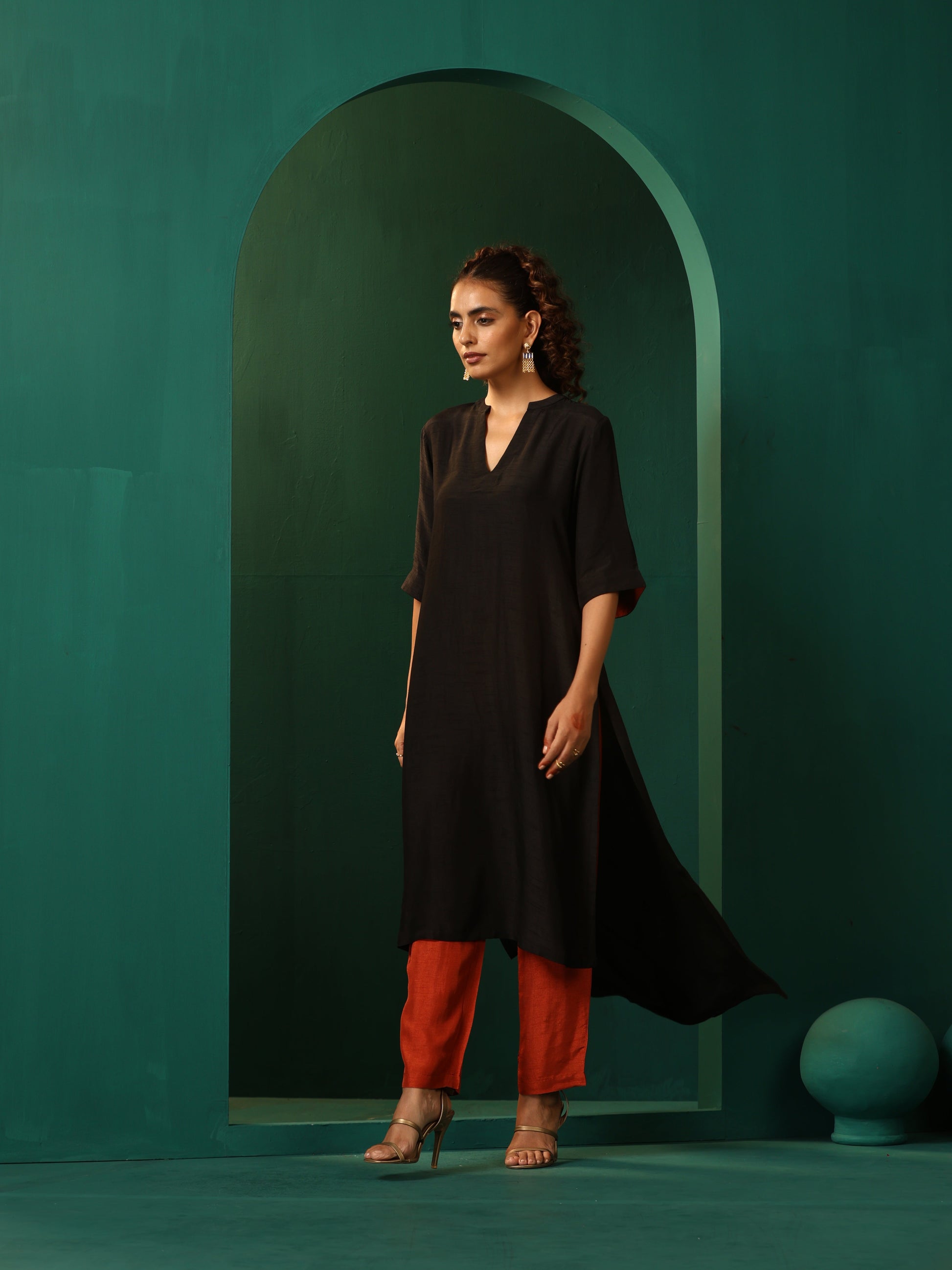 trueBrowns Black Silk High Low Kurta Pant Set 
