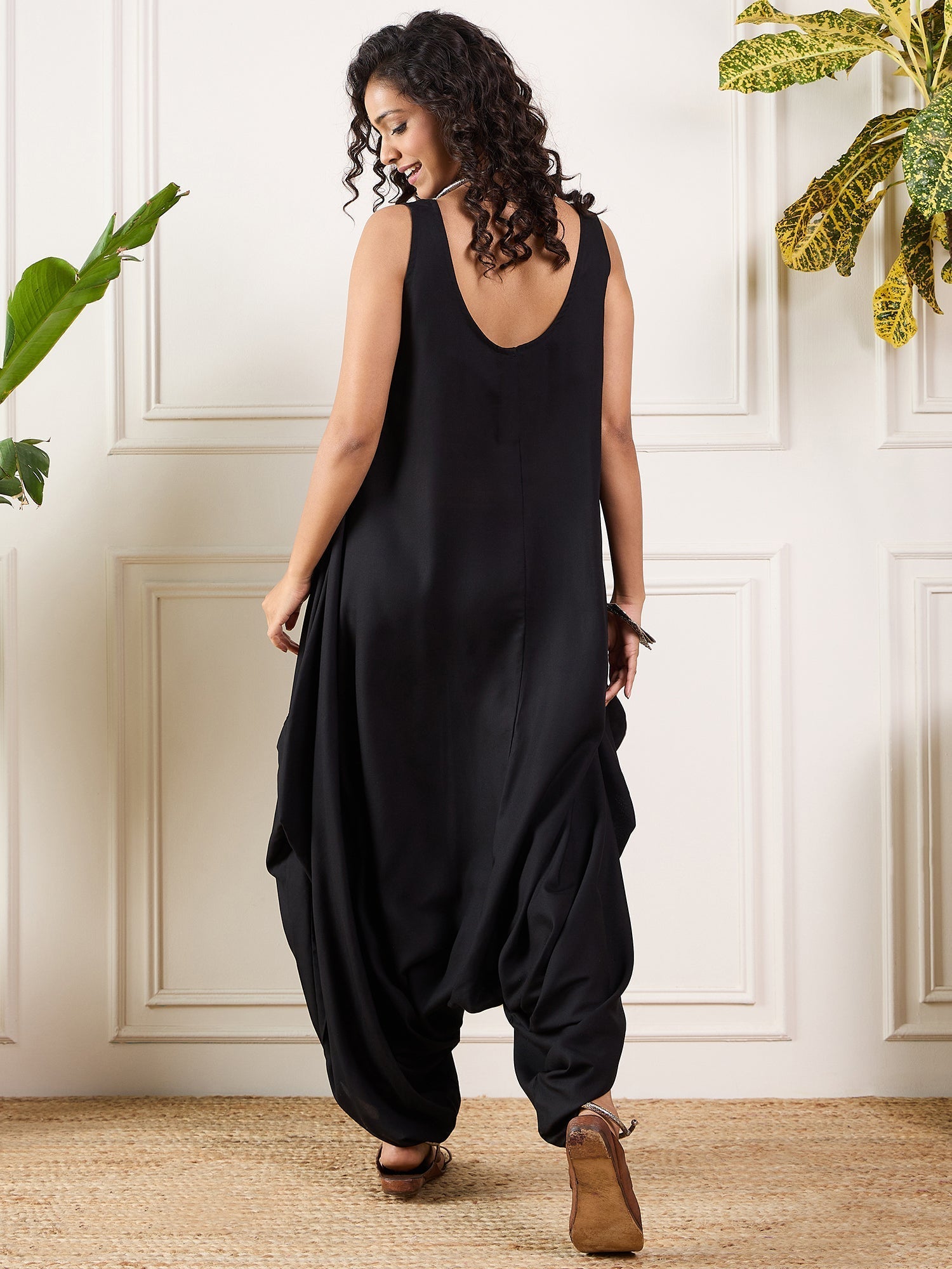 InWeave Black Round Sleeveless Jumpsuit 