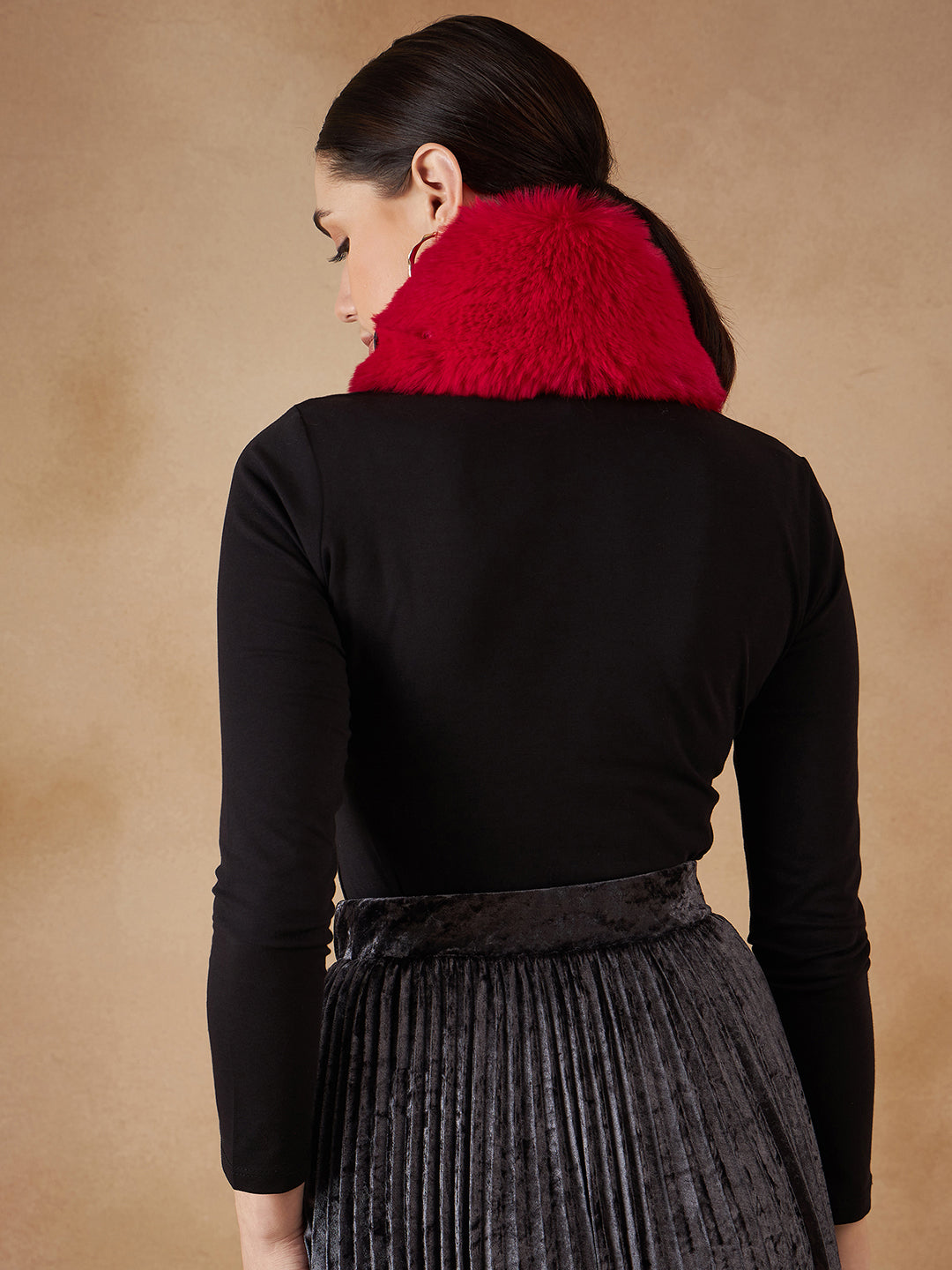 InWeave Women's Cherry Red Fur Neckpiece 