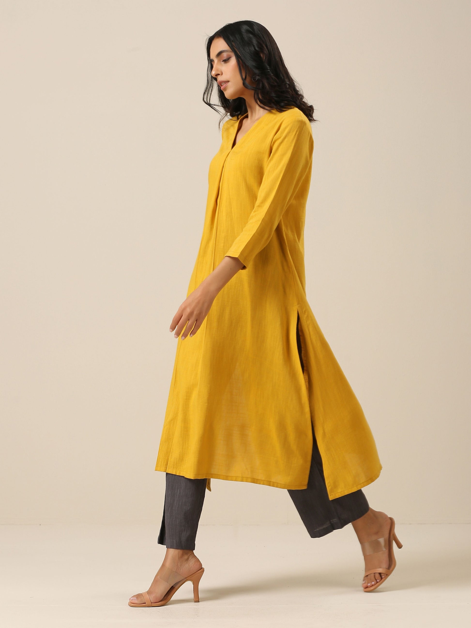 trueBrowns Mustard Yellow Slub Texture Neck Pleat Kurta Pant Set 