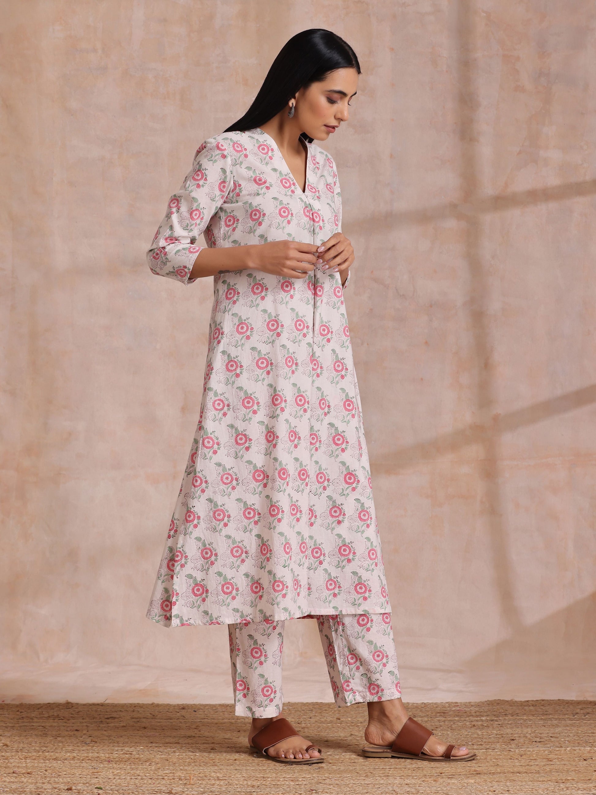 trueBrowns Pink Green Buta On White Block Print Cotton Slit Kurta Pant Set 