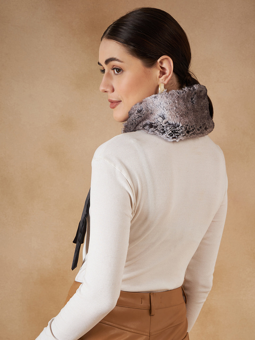 InWeave Women's Dark Grey Duble Shade Fur Neckpiece 