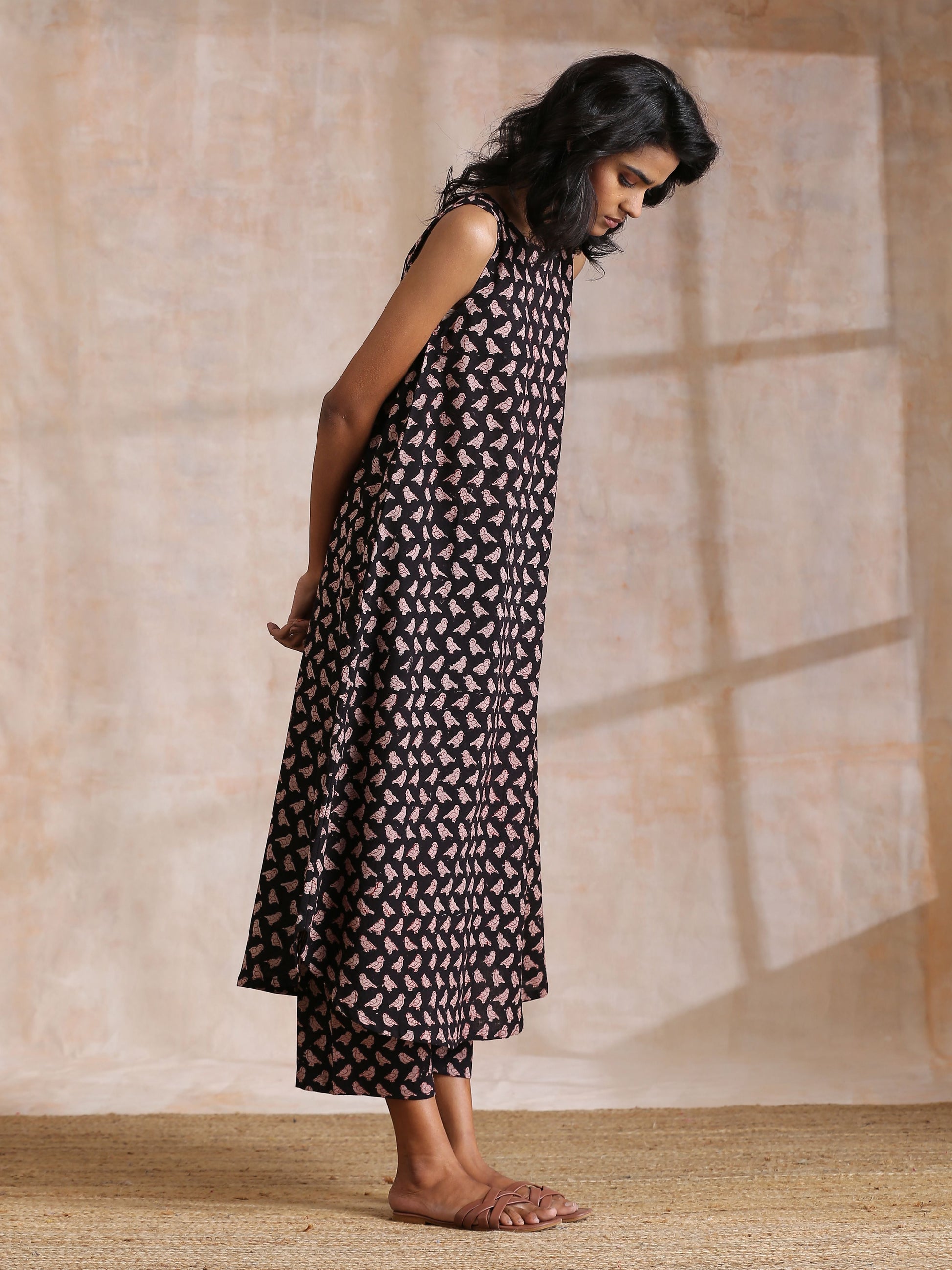 trueBrowns Black Bird Bagru Print Cotton Sleeveless Kurta Pant Set 