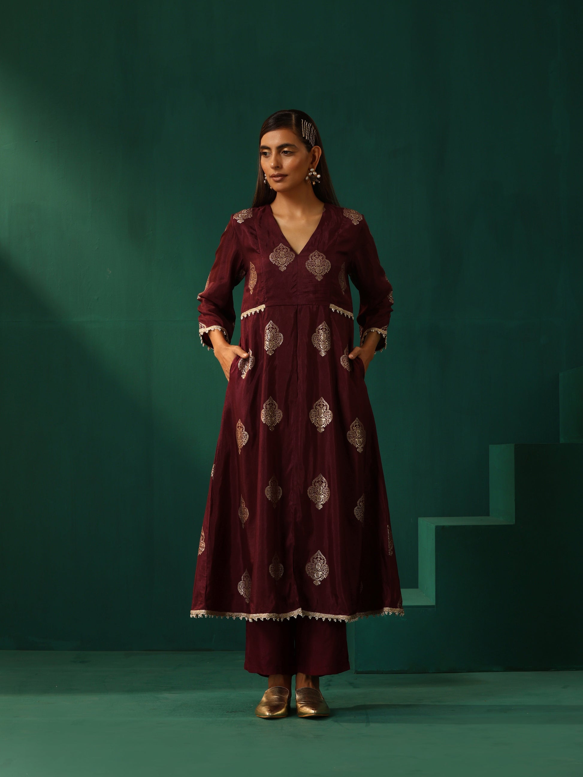 trueBrowns Wine Geometric Viscose Silk V-Neck Front Slit Kurta Pant Set 
