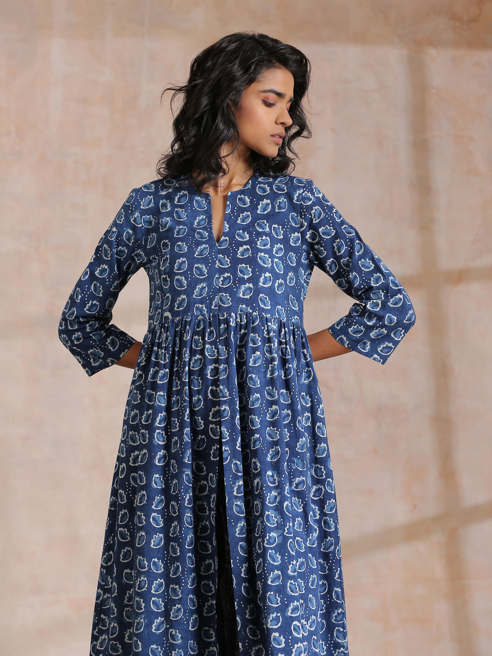 trueBrowns Indigo Dabu Floral Print Cotton Kurta Pant Set 