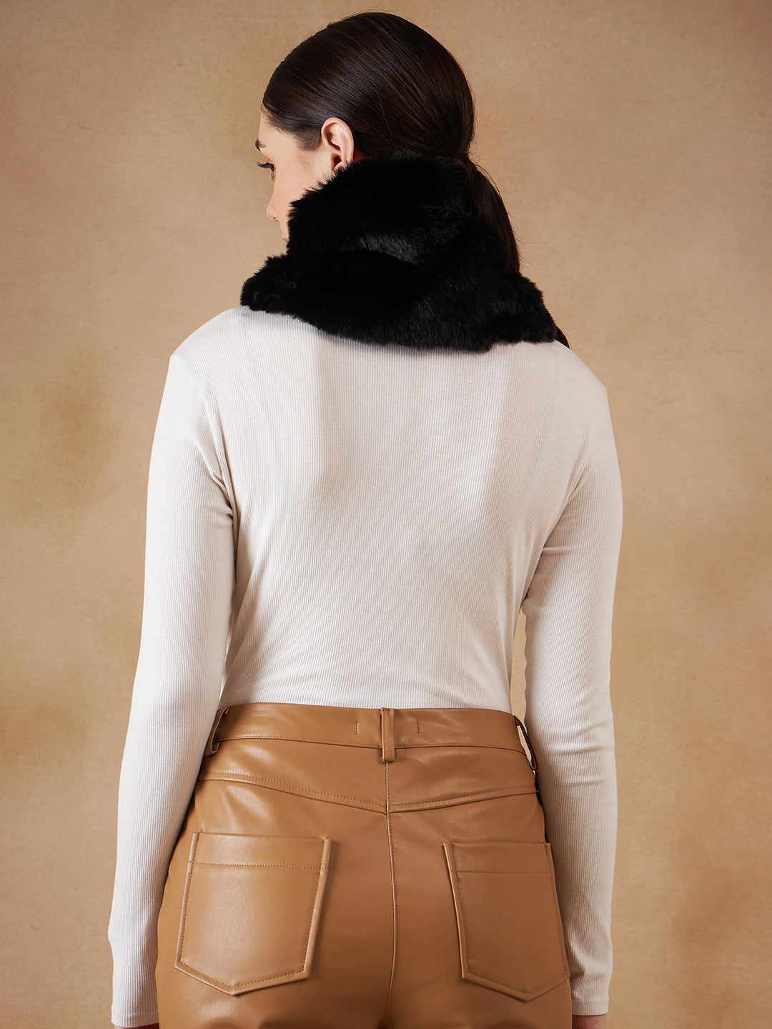 InWeave Women's Black Faux Fur Neck Warmer 