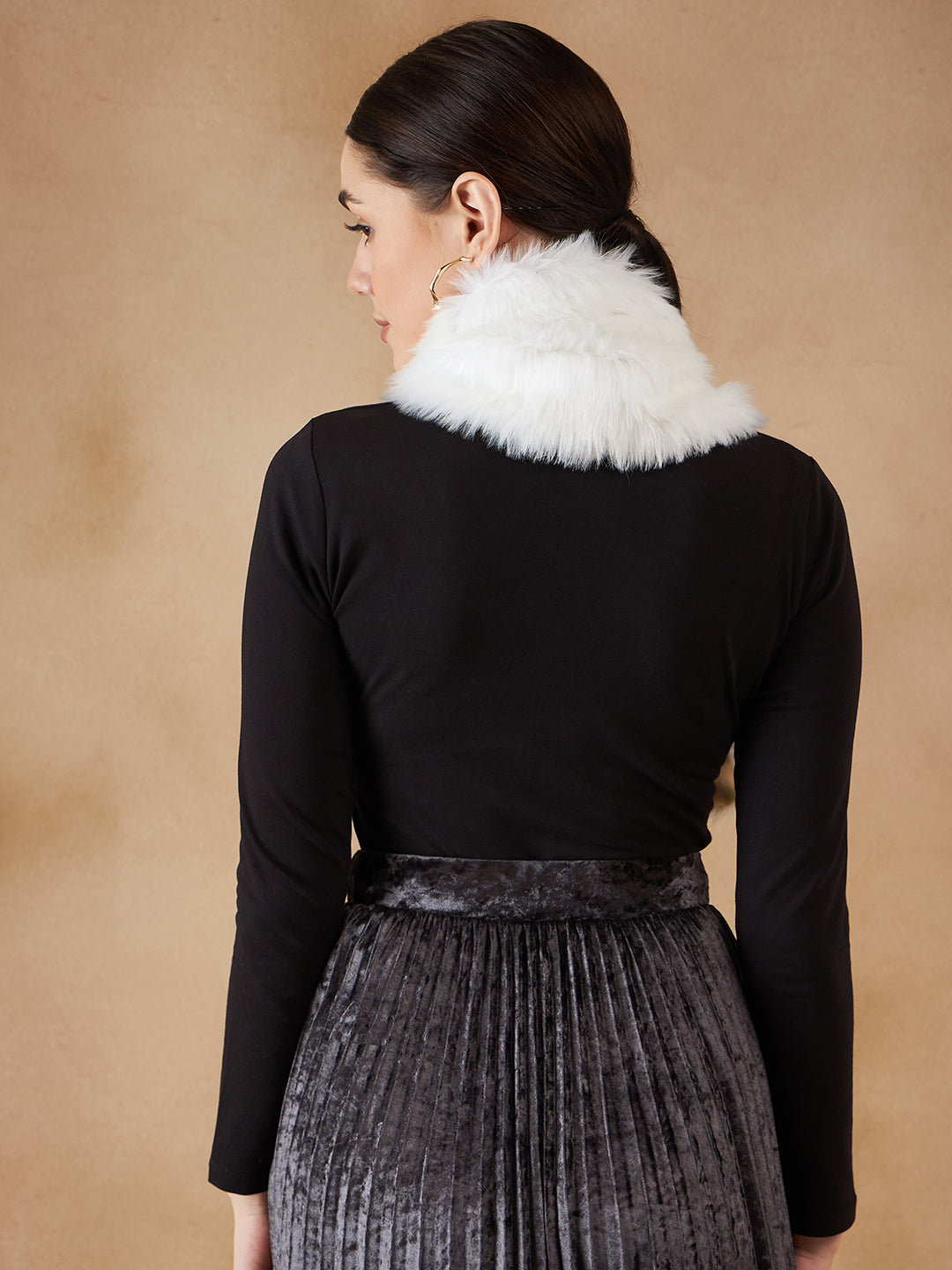 InWeave Women's Pure White Faux Fur Neck Warmer 
