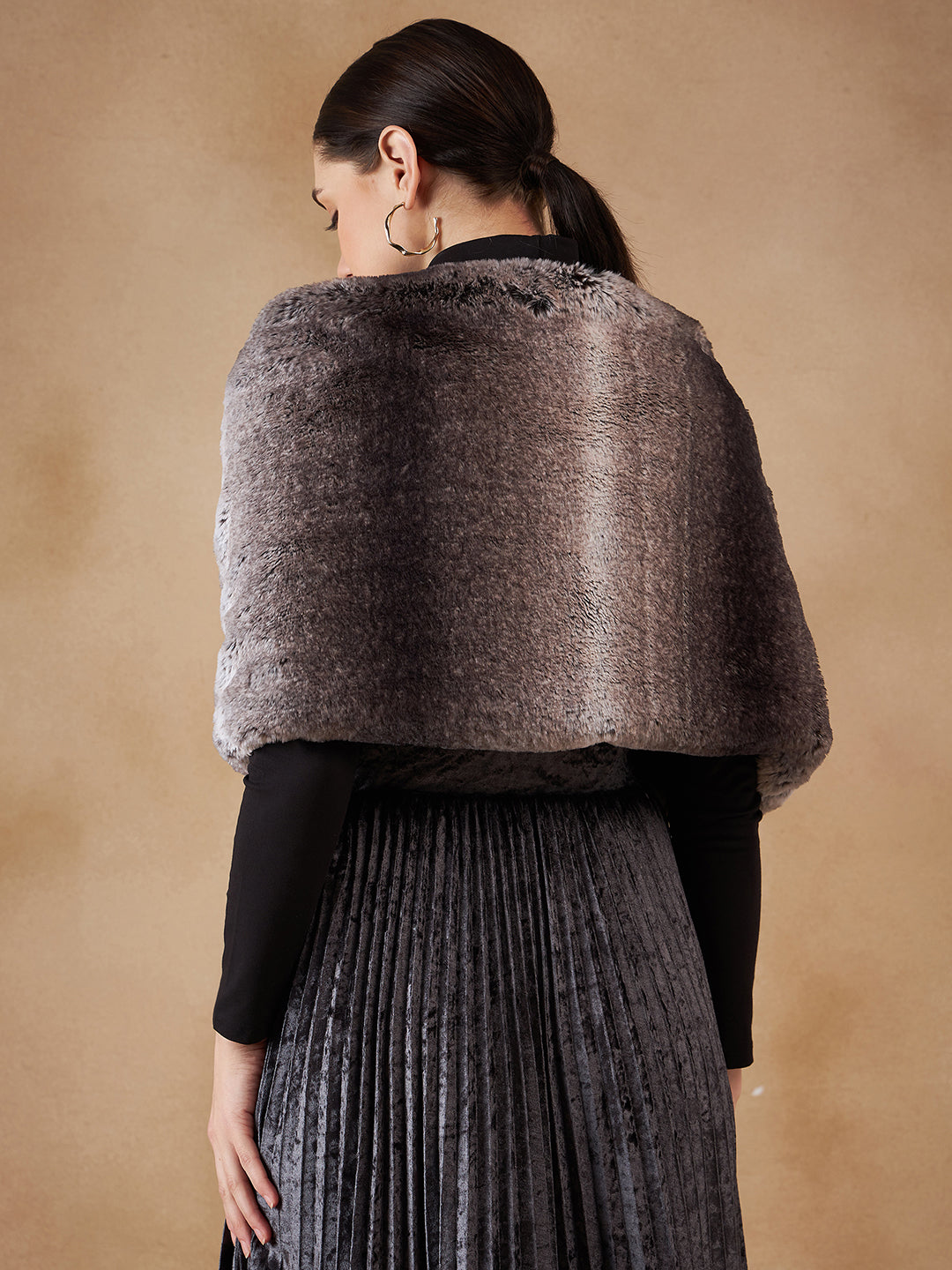 InWeave Women's Dark Grey Duble Shade Long Faux Fur Cape 
