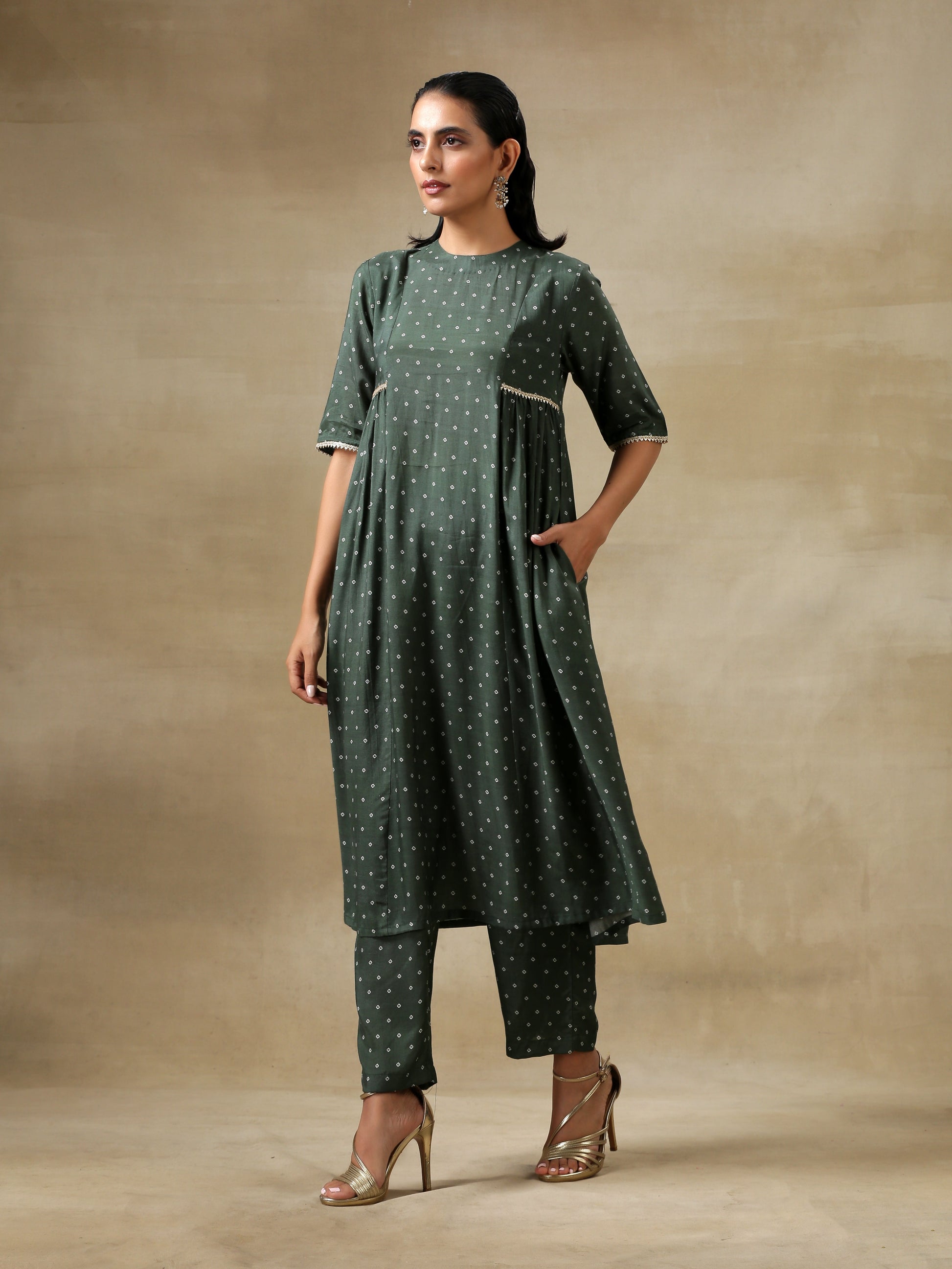 trueBrowns Dark Green Bandhani Printed Silk Side Gathered Kurta Pant Set 
