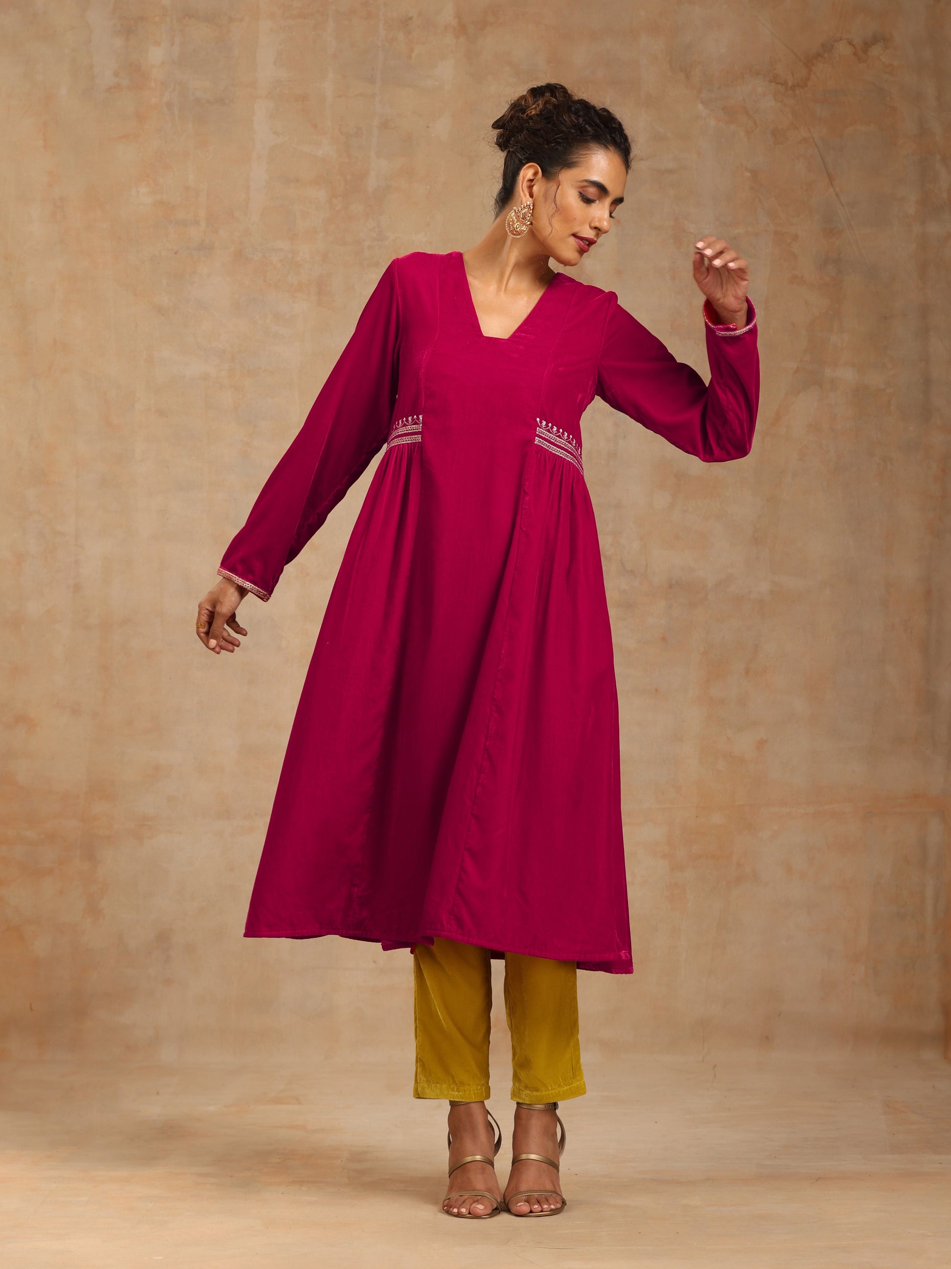 trueBrowns Rani Pink Velvet Embroidered Kurta 