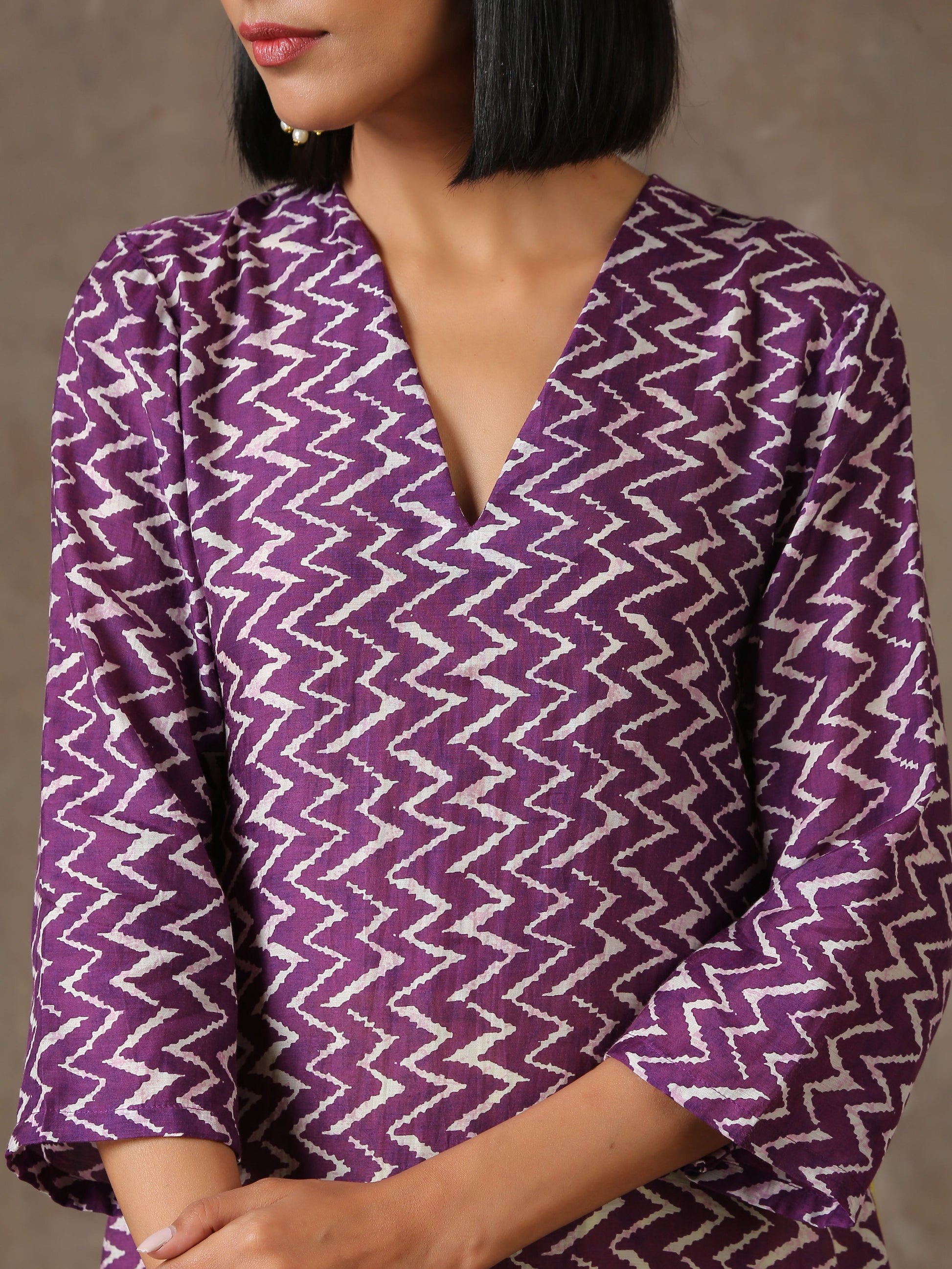 trueBrowns Purple White Lehariya Printed Silk kurta Pant Set 