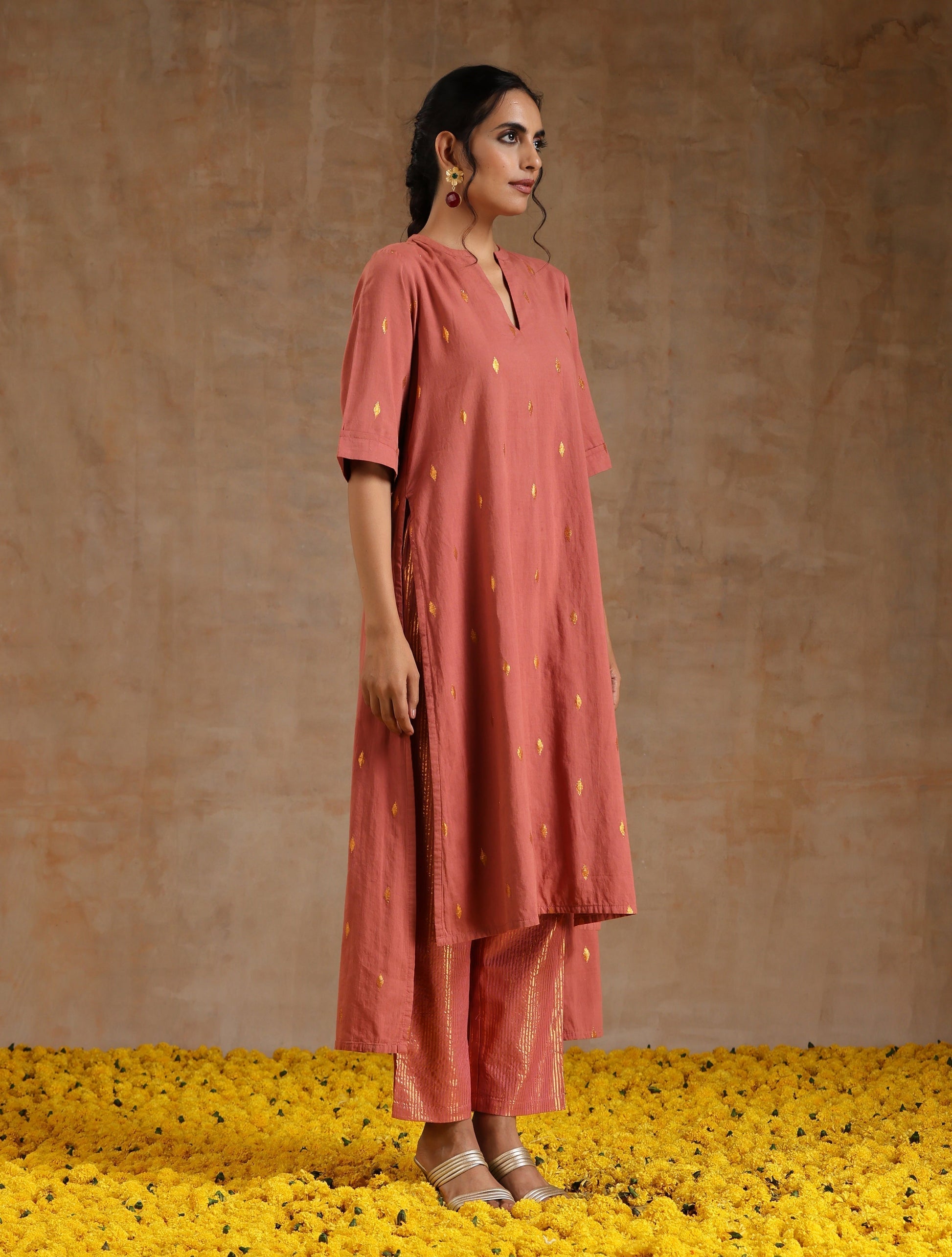 trueBrowns Blush Gold Cotton Relaxed High-Low Kurta Set 